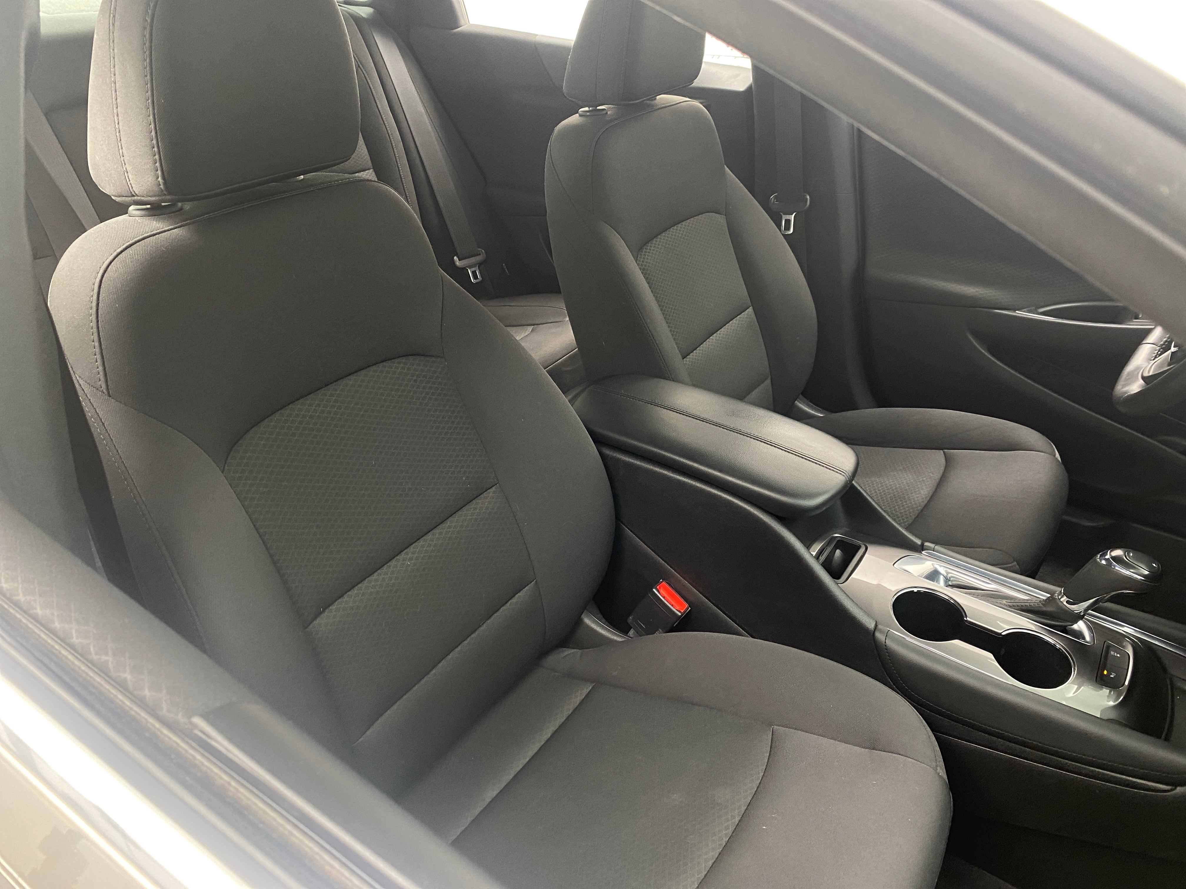 2017 Chevrolet Malibu LT 2