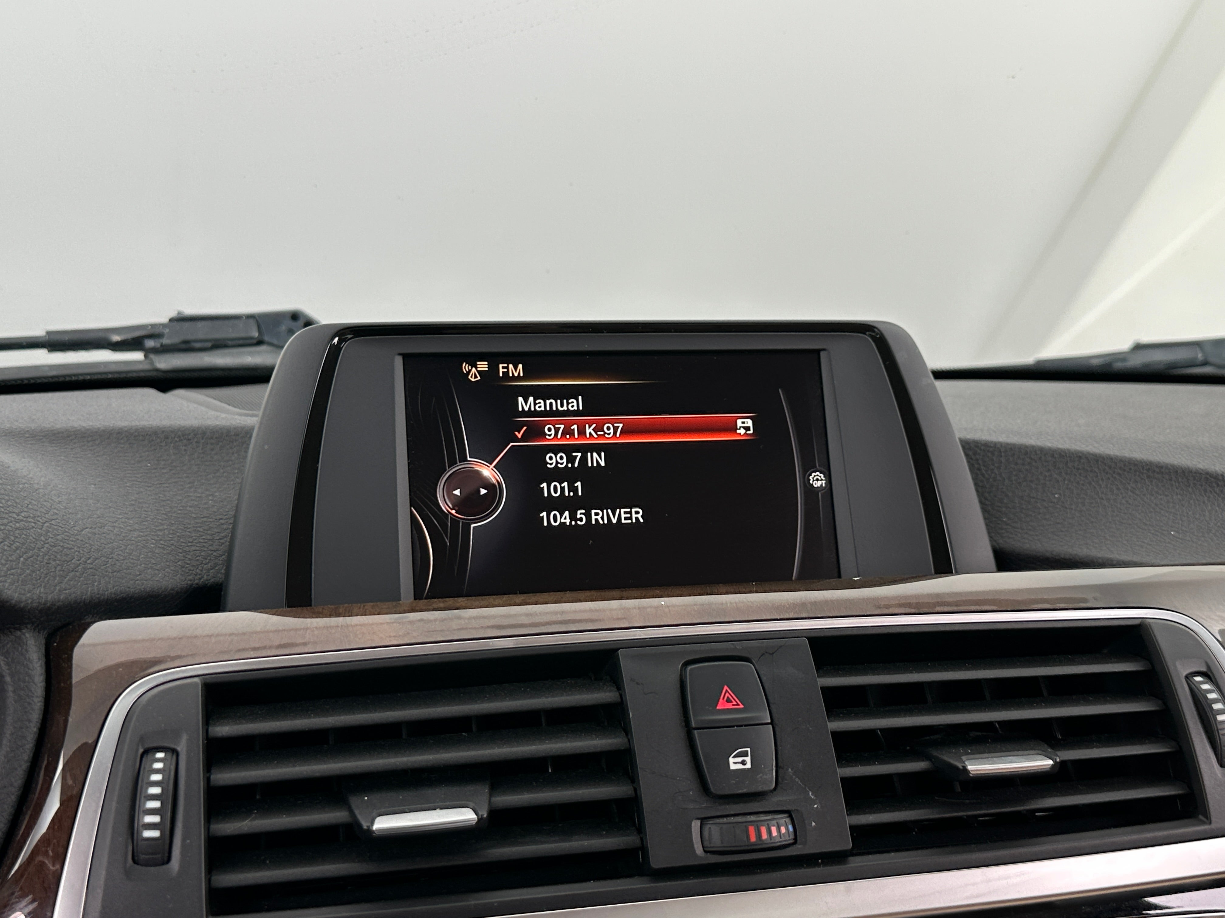2017 BMW 3 Series 320i 3