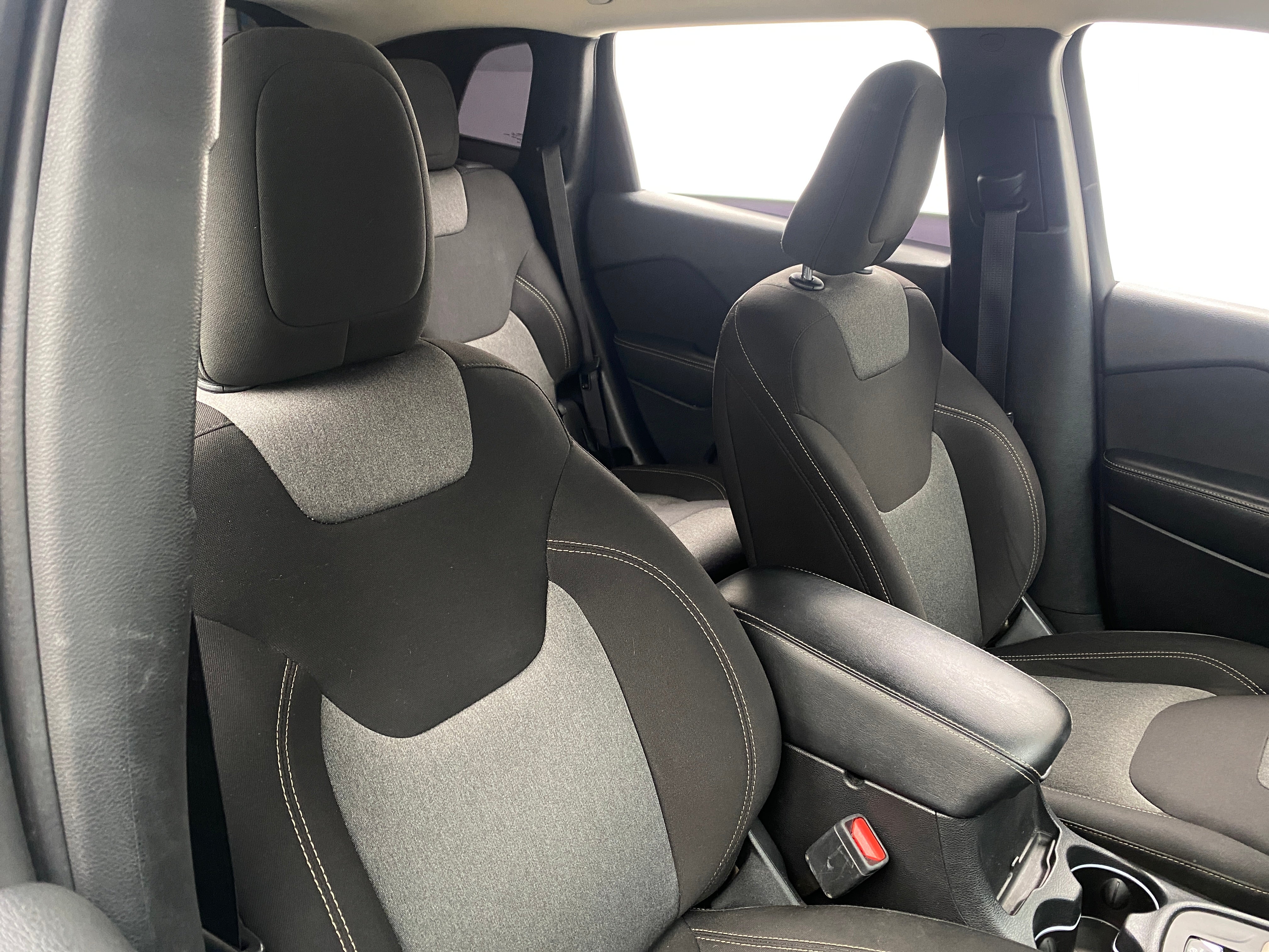 2017 Jeep Cherokee Sport Altitude 2