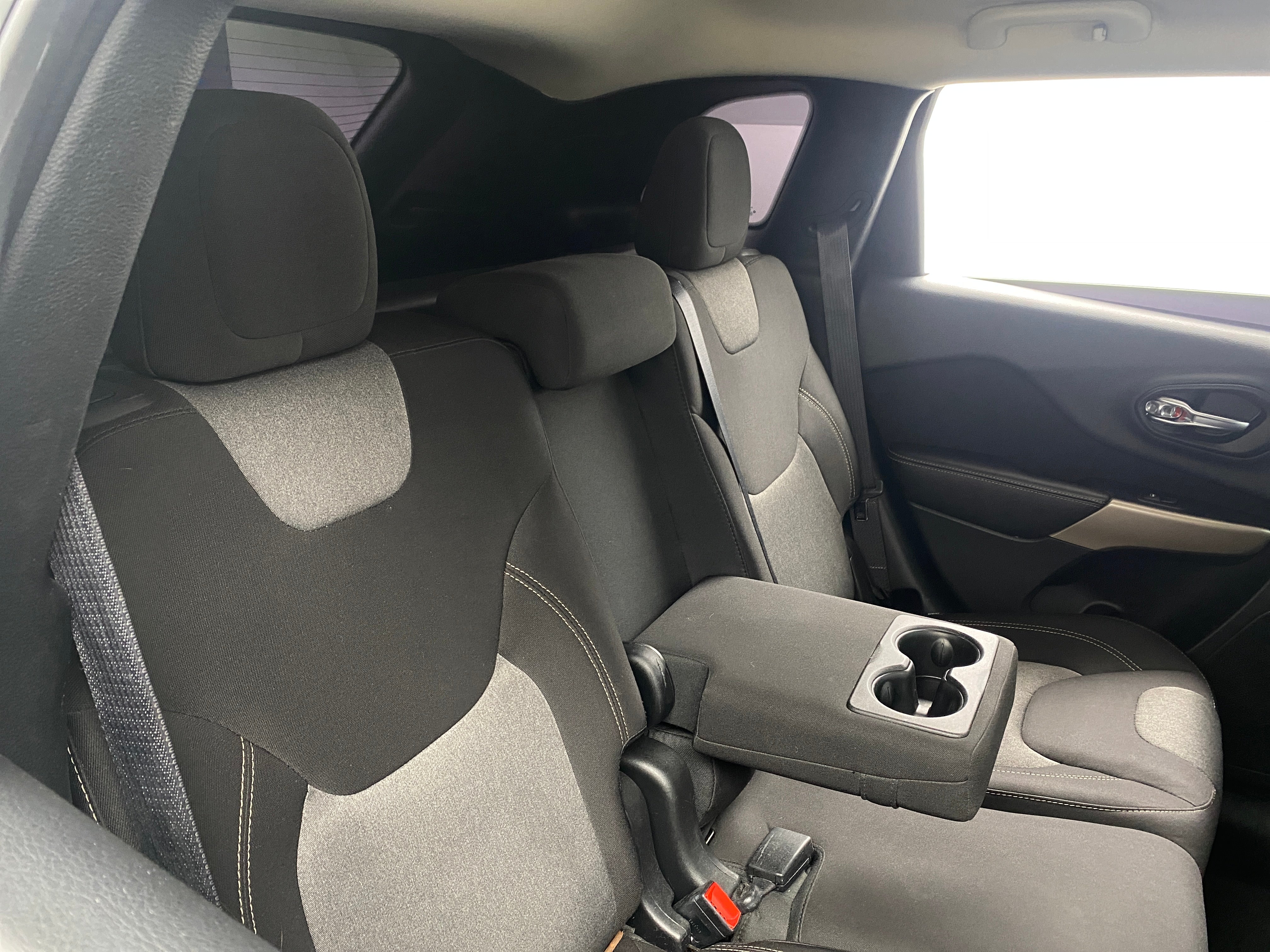 2017 Jeep Cherokee Sport Altitude 6