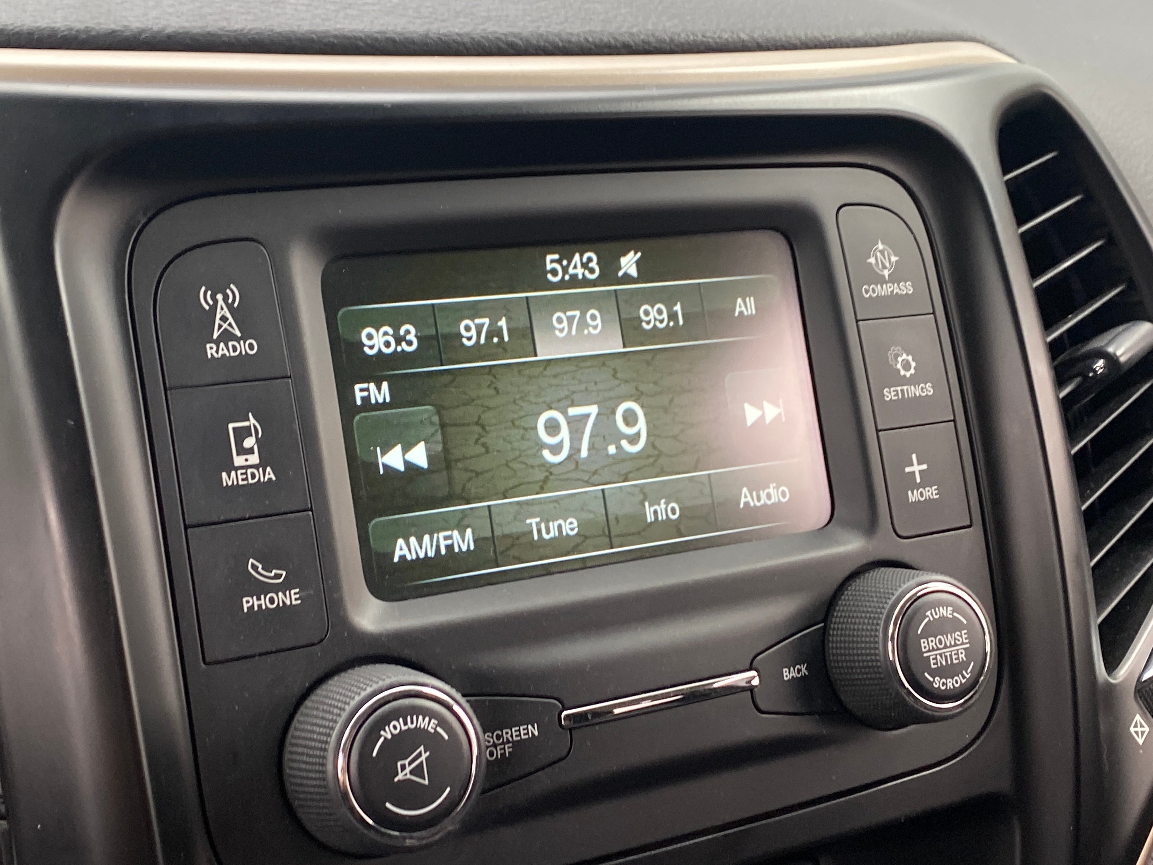 2017 Jeep Cherokee Sport Altitude 4