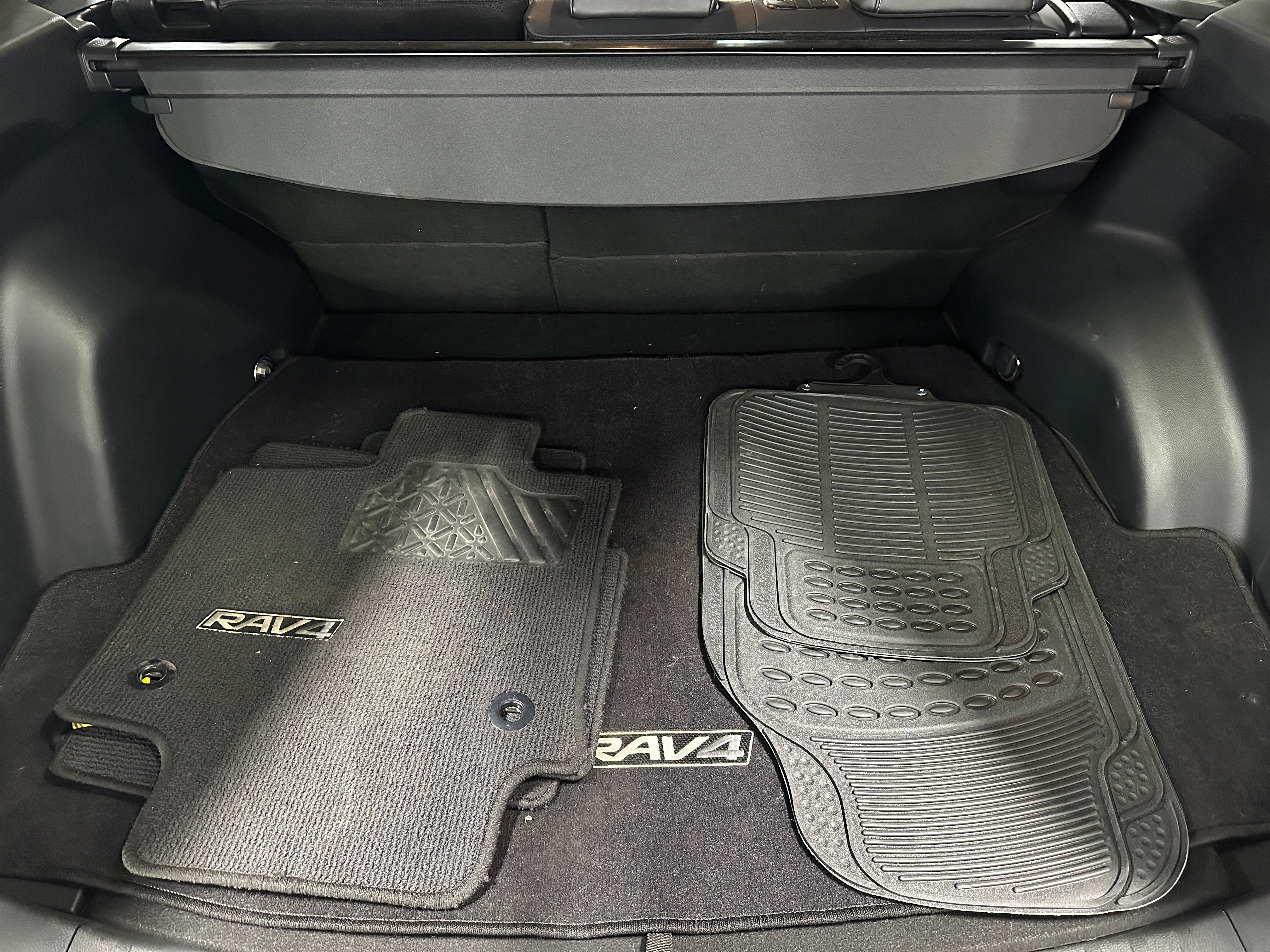 2019 Toyota RAV4 XLE Premium 6