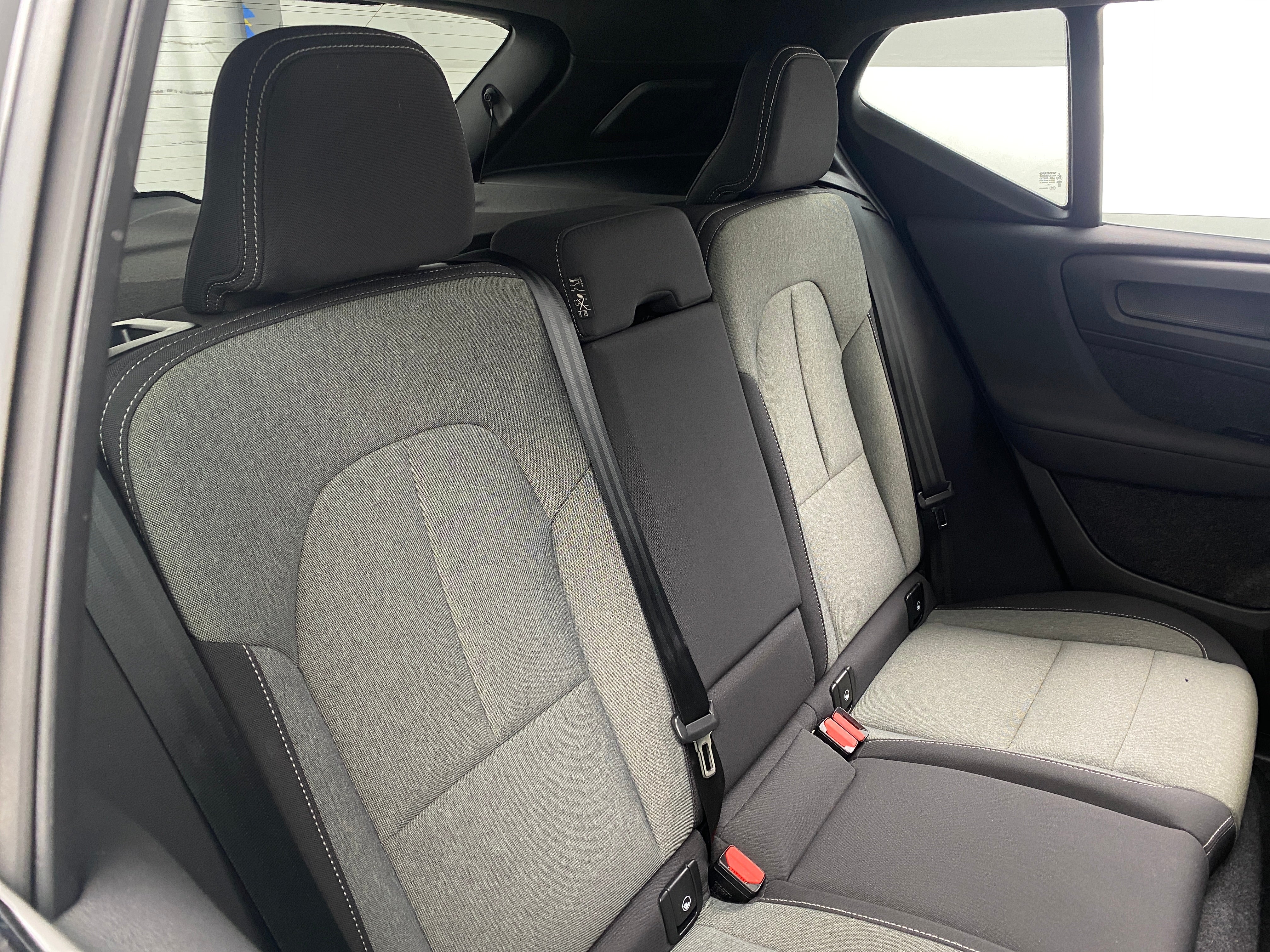 2025 Volvo XC40 B5 Core 6
