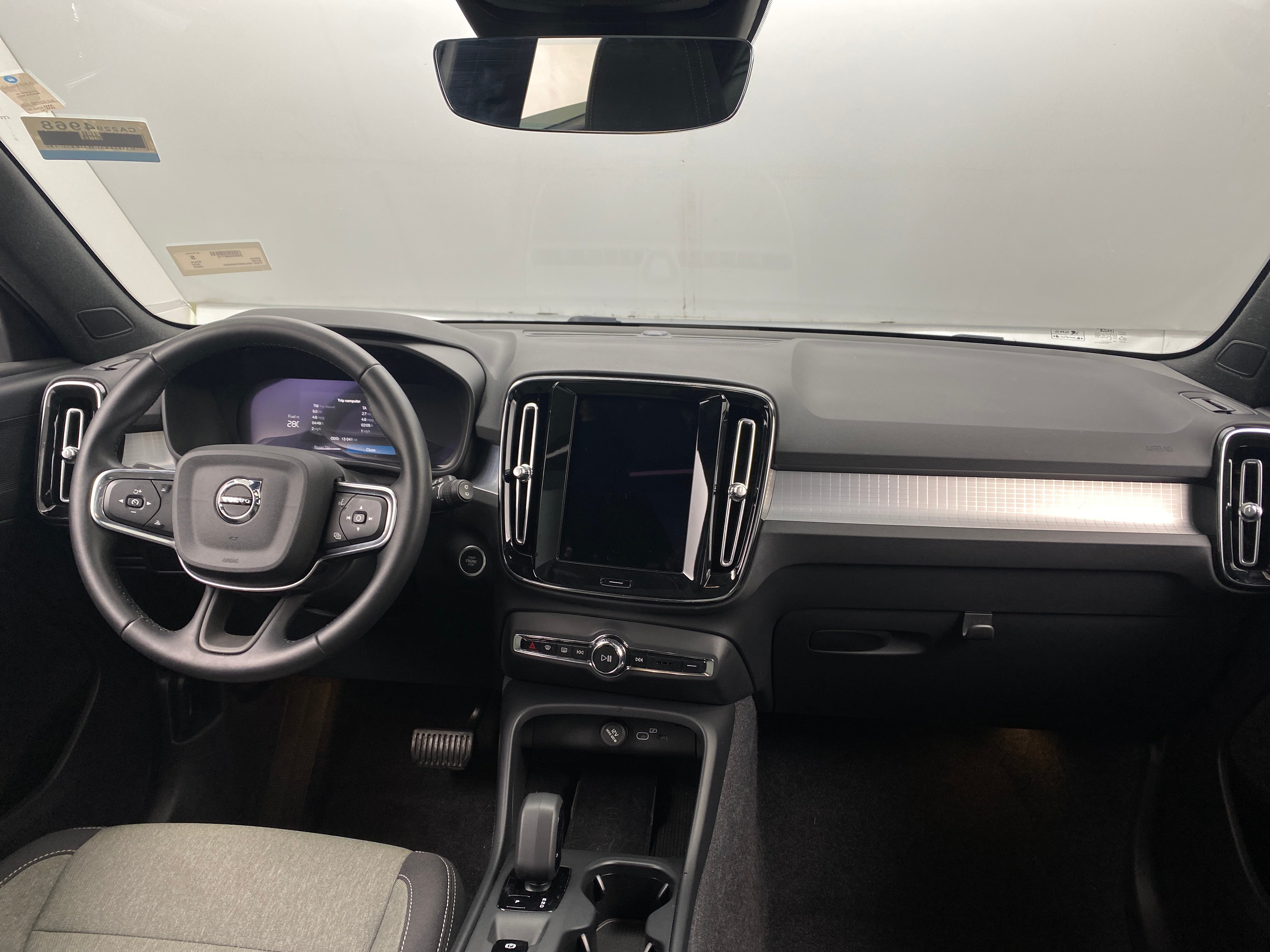 2025 Volvo XC40 B5 Core 3