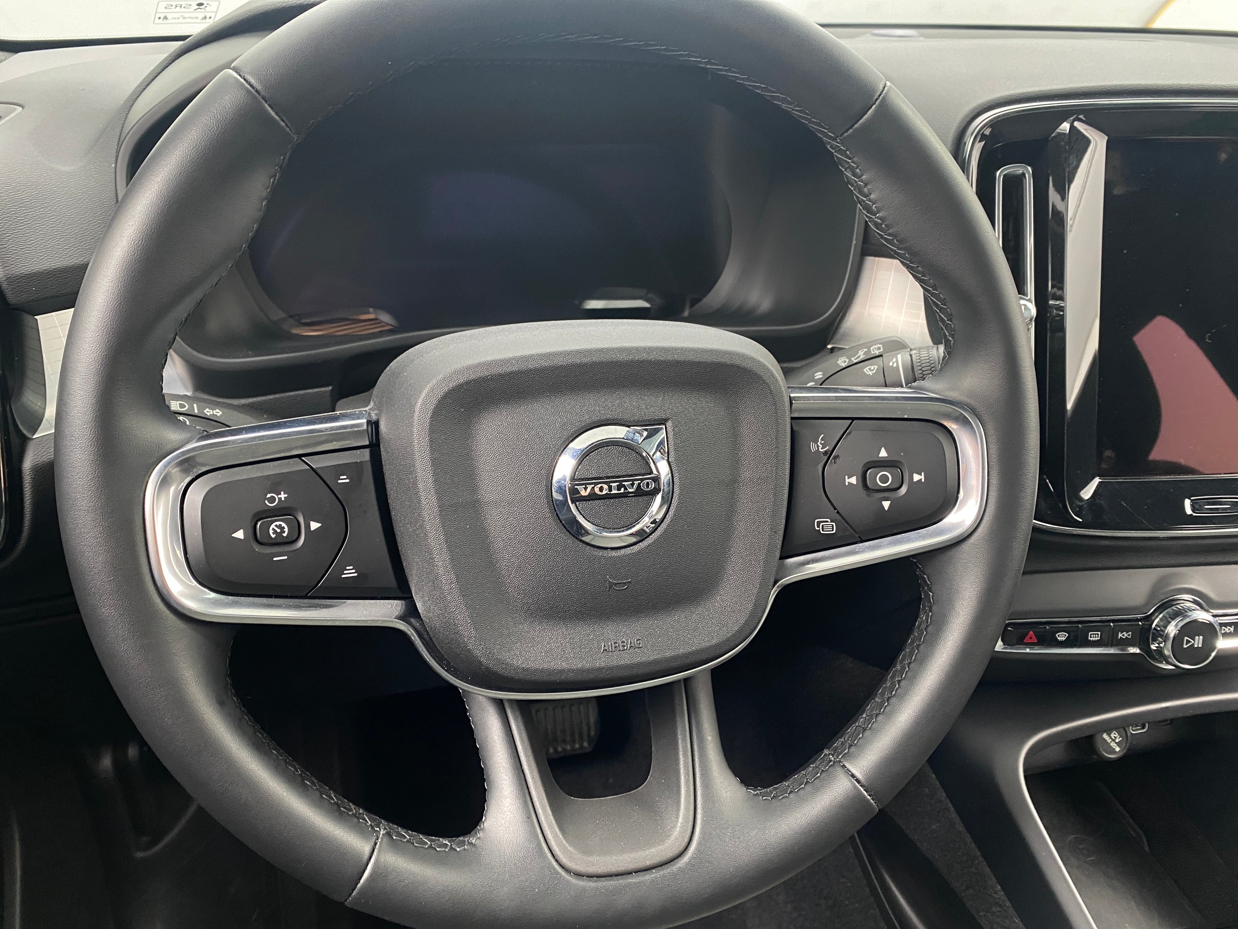 2025 Volvo XC40 B5 Core 5