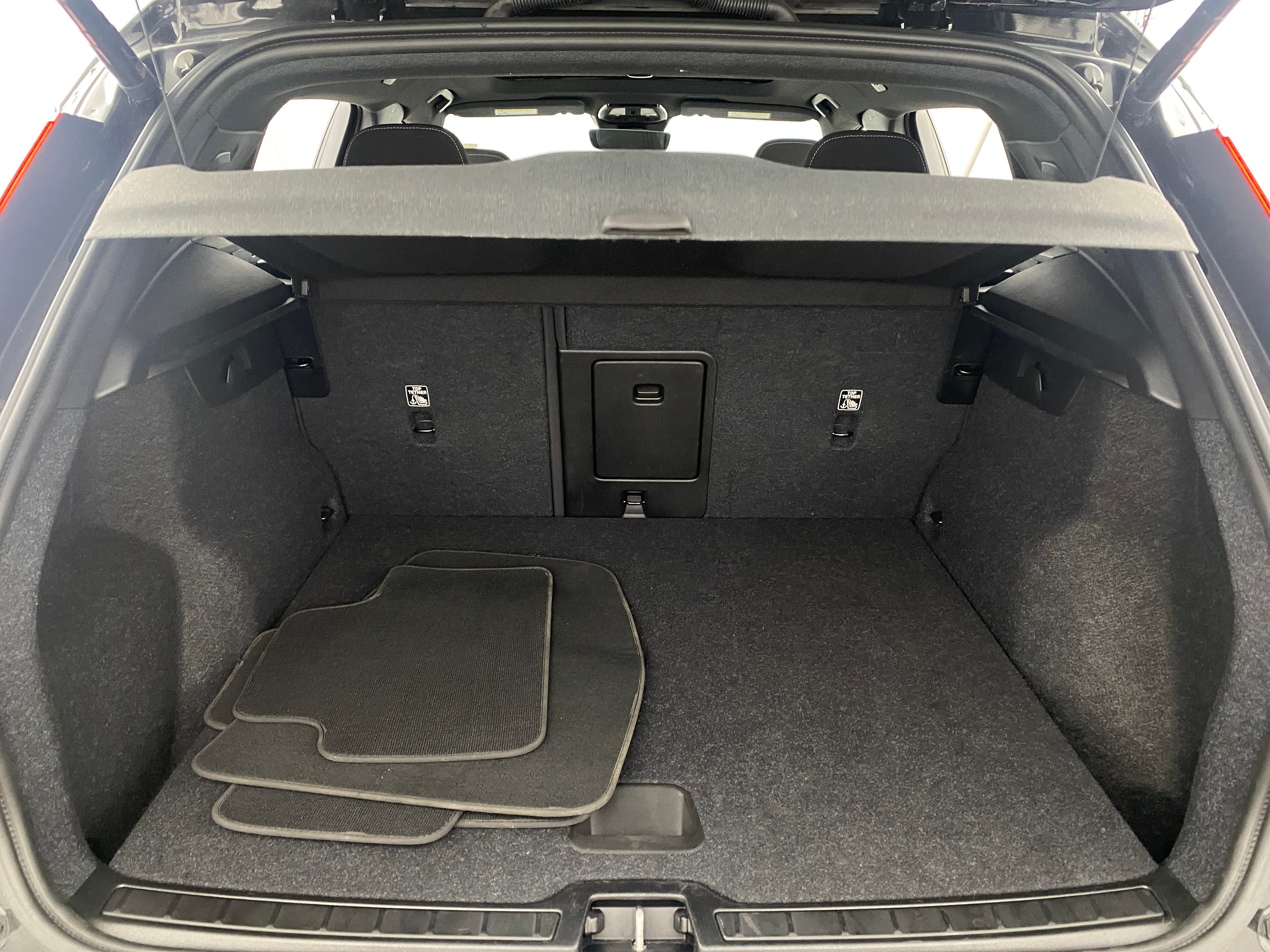 2025 Volvo XC40 B5 Core 7