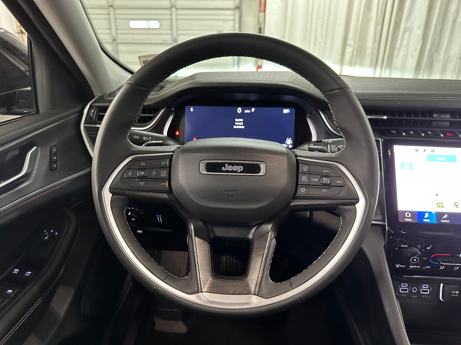 Thumbnail: 2024 Jeep Grand Cherokee - 4