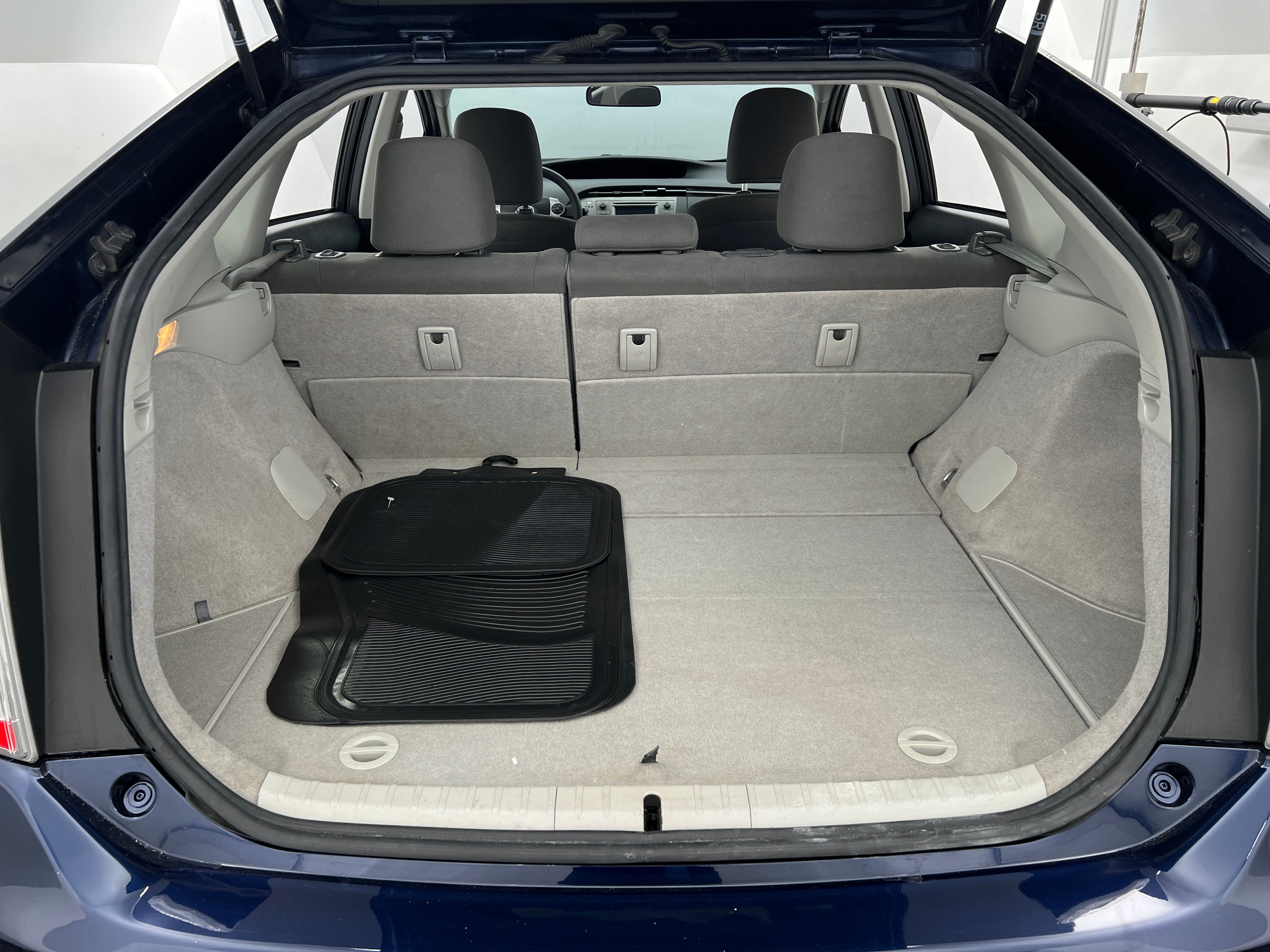 2014 Toyota Prius Two 7