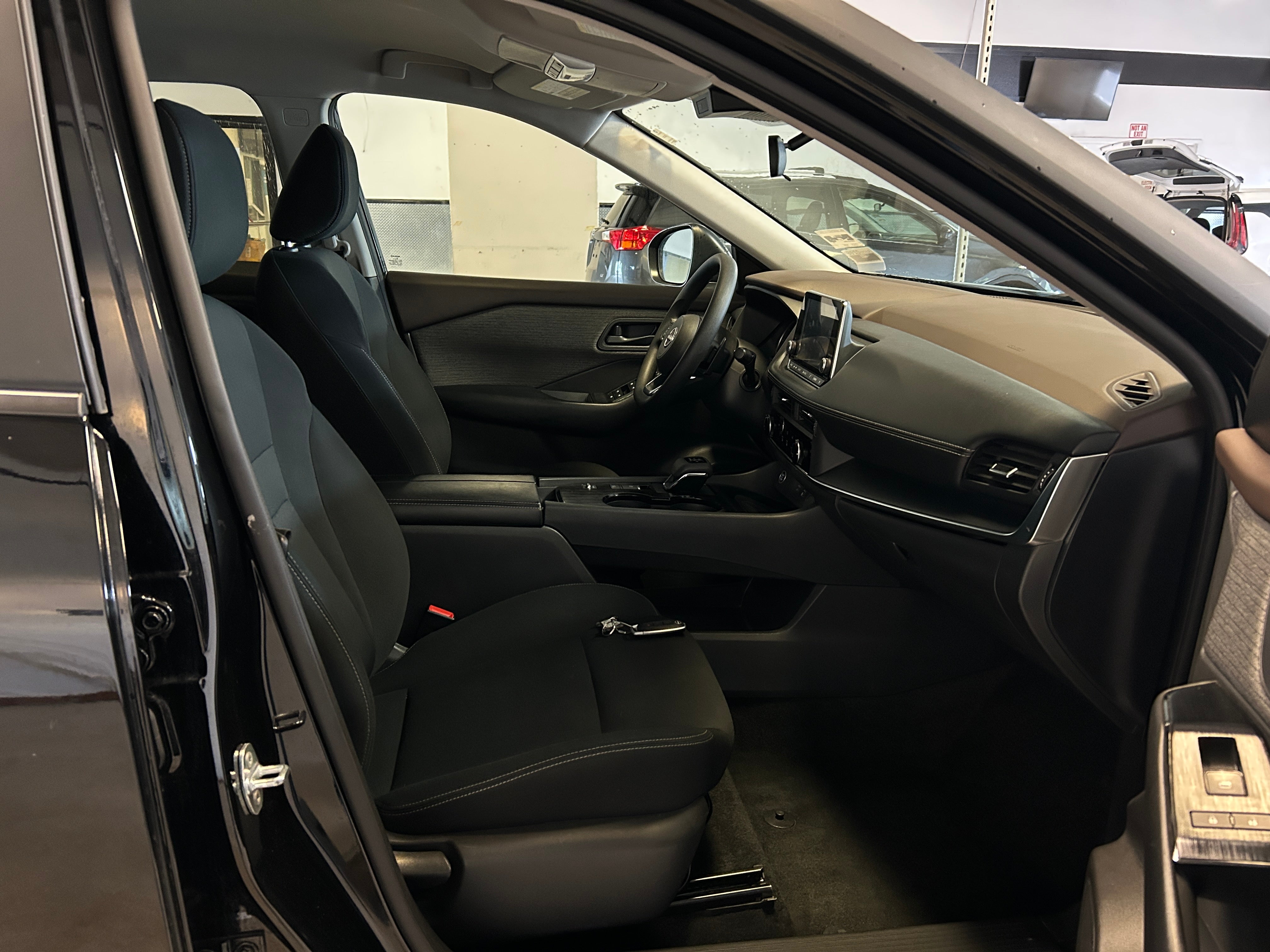 2023 Nissan Rogue S 2