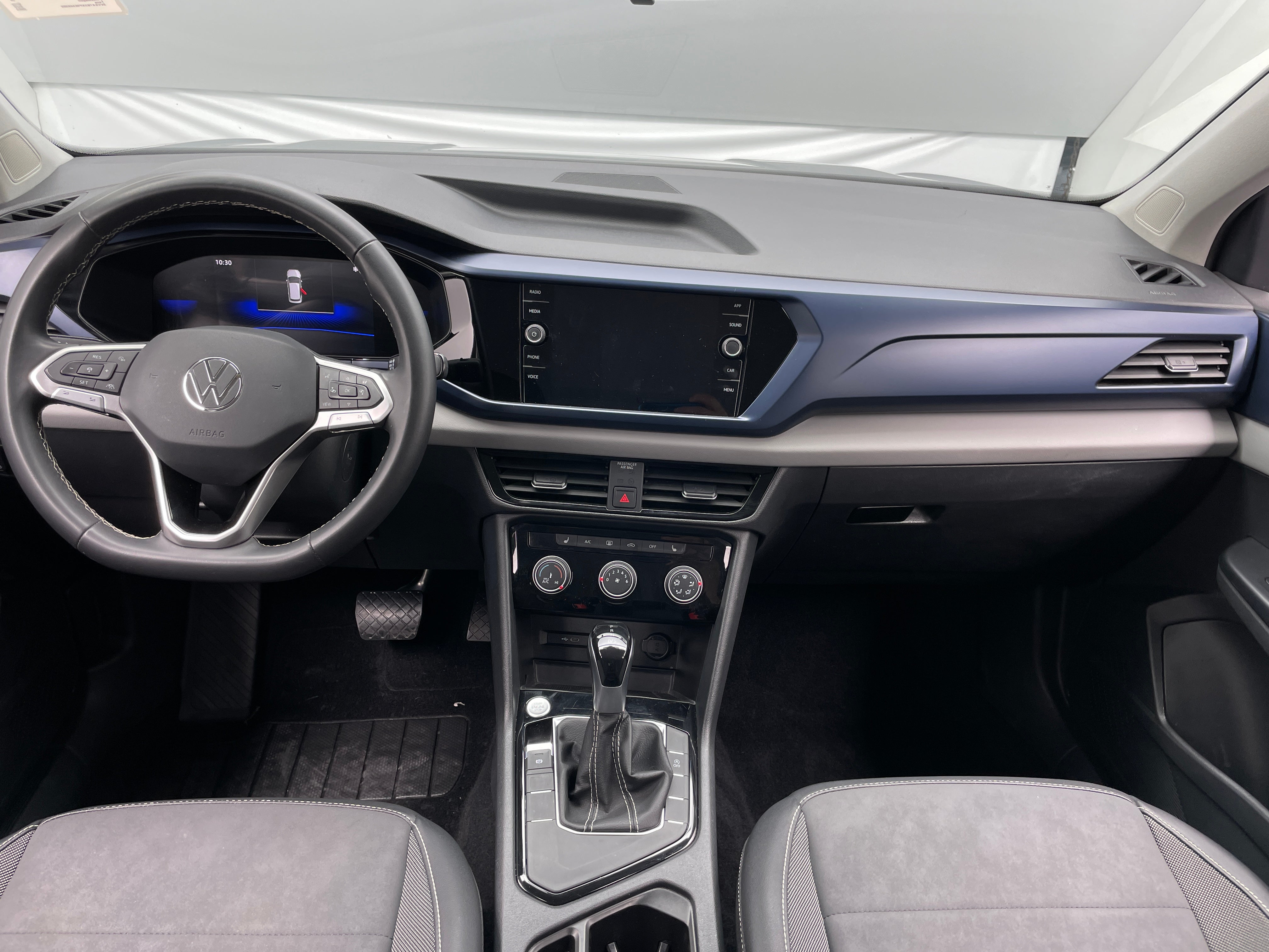 2023 Volkswagen Taos SE 2