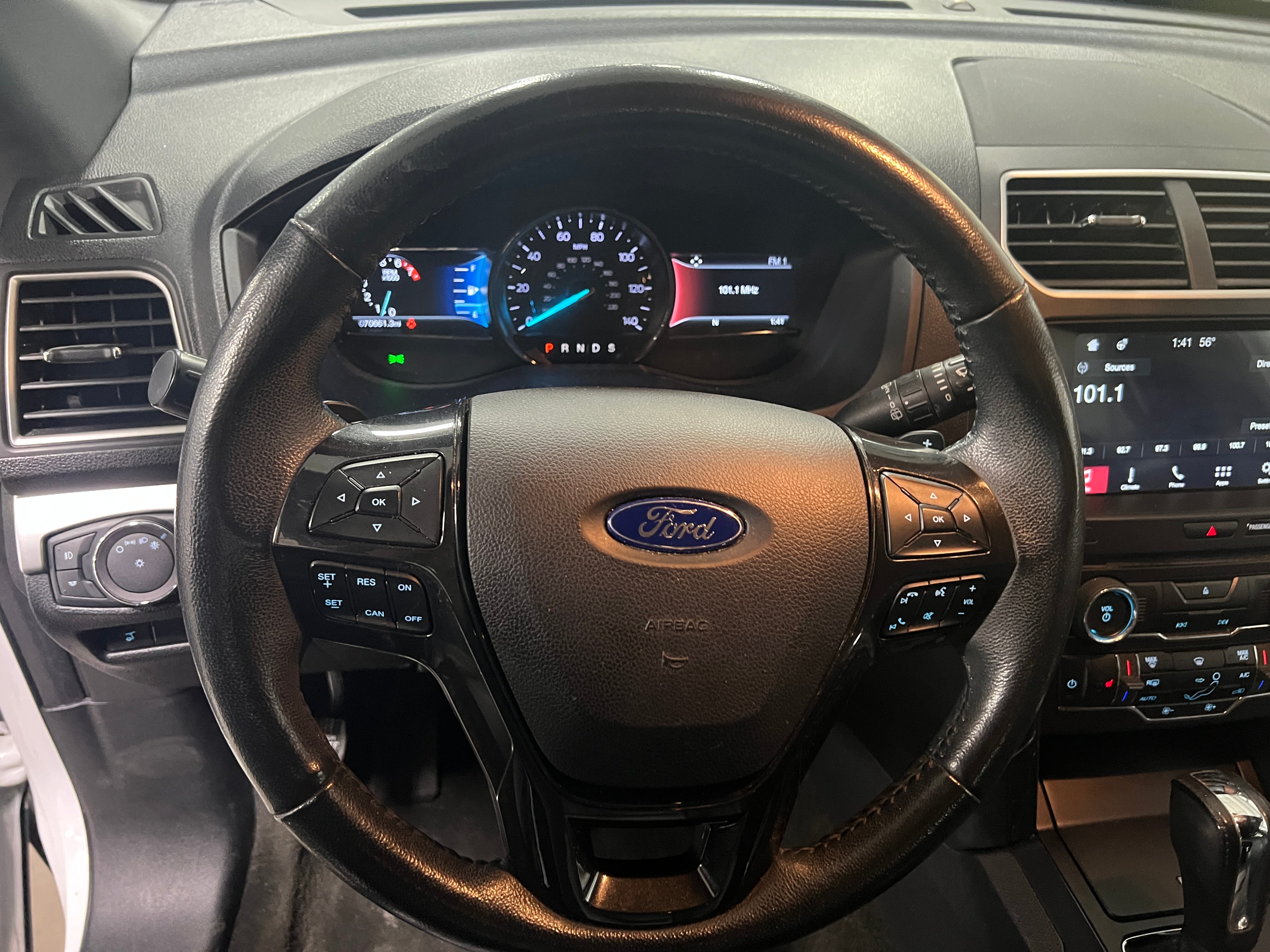 2017 Ford Explorer XLT 4