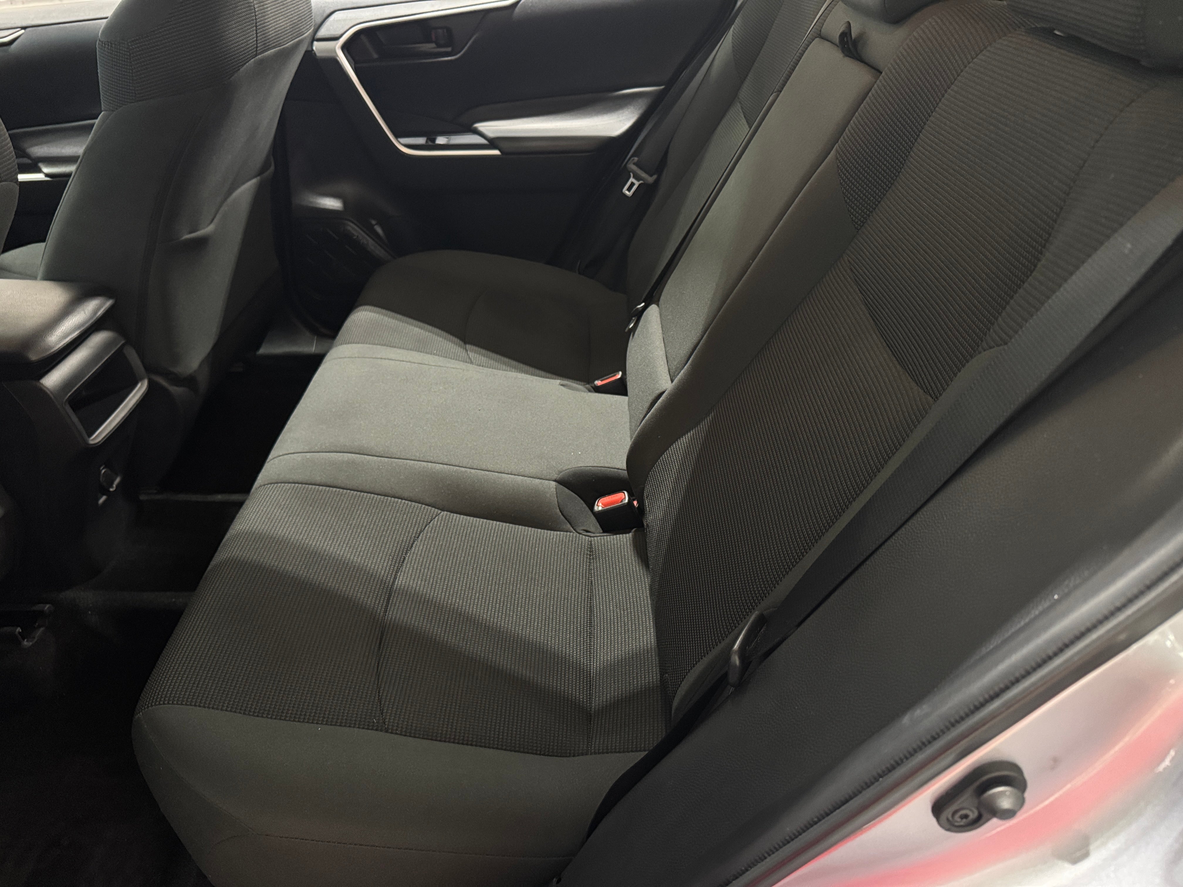 2020 Toyota RAV4 LE 6