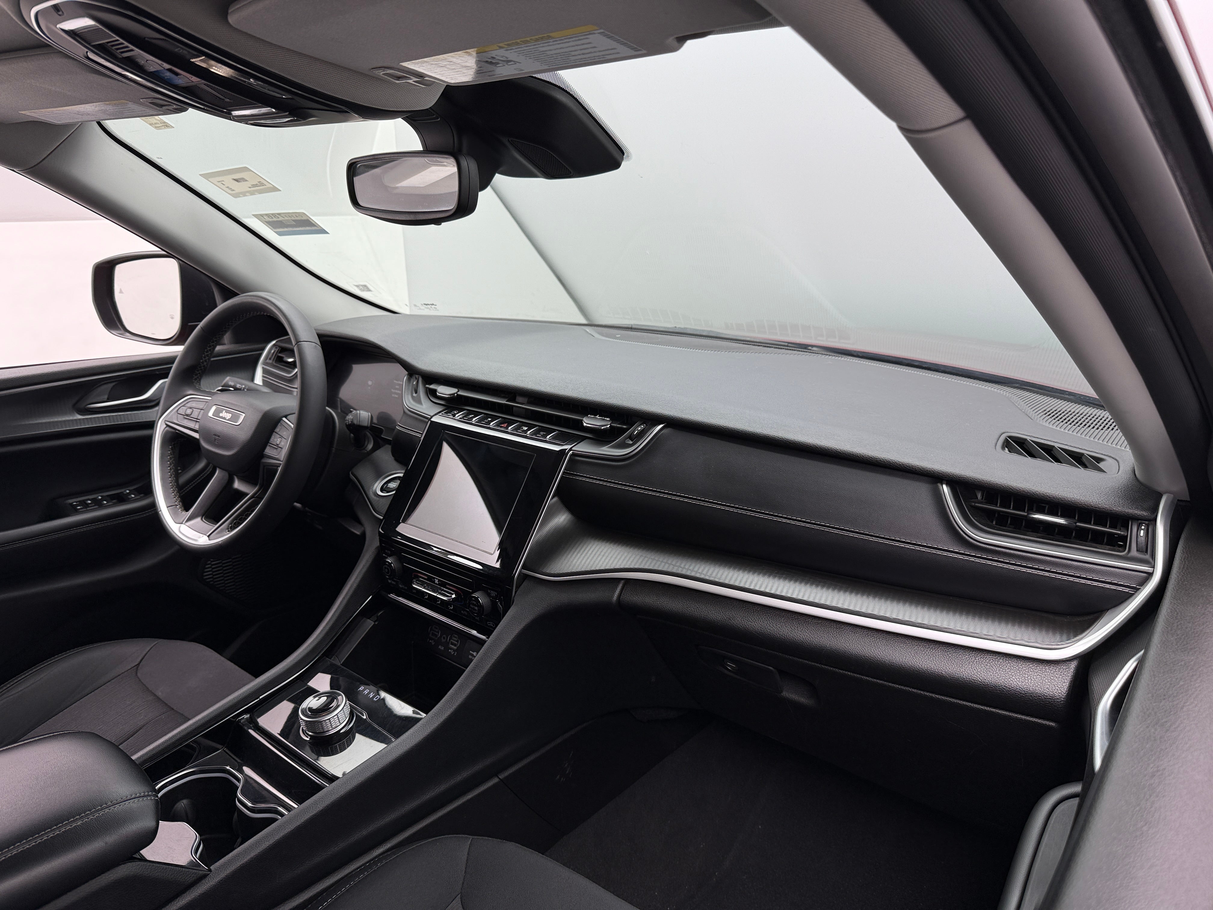 2023 Jeep Grand Cherokee Laredo 3