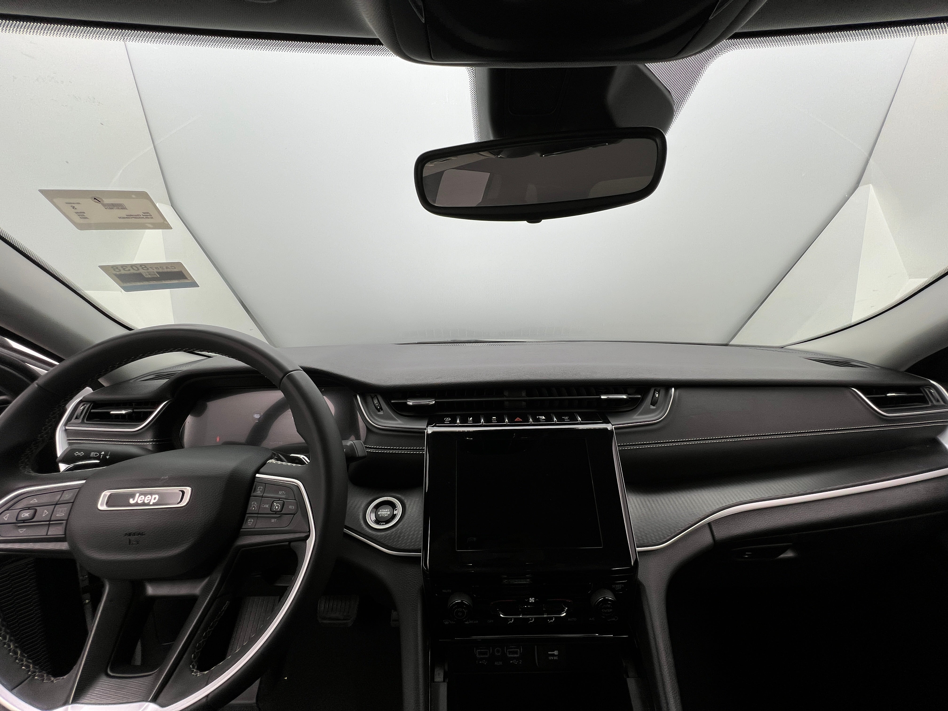 2023 Jeep Grand Cherokee Laredo 3