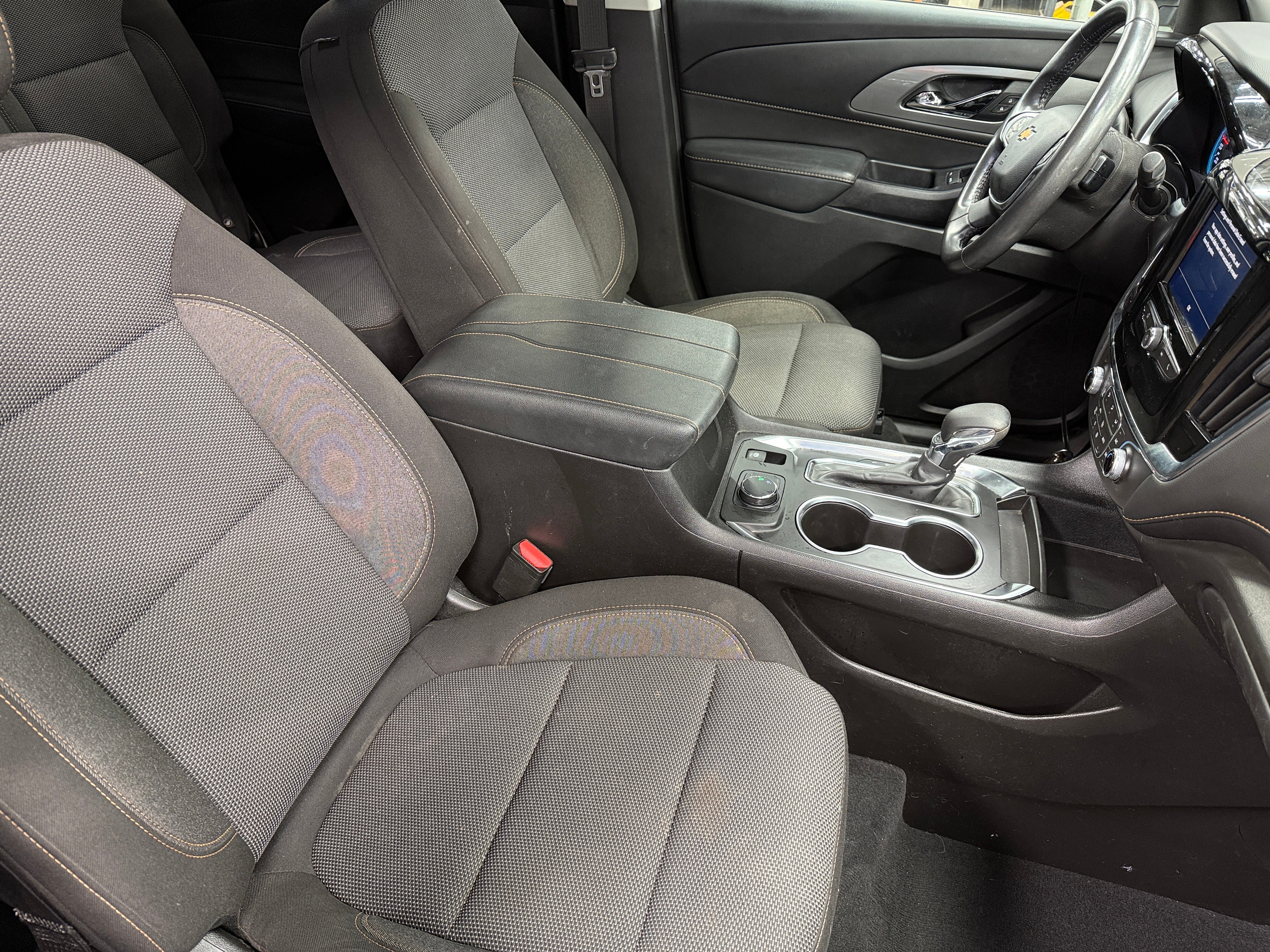 2021 Chevrolet Traverse LT 2