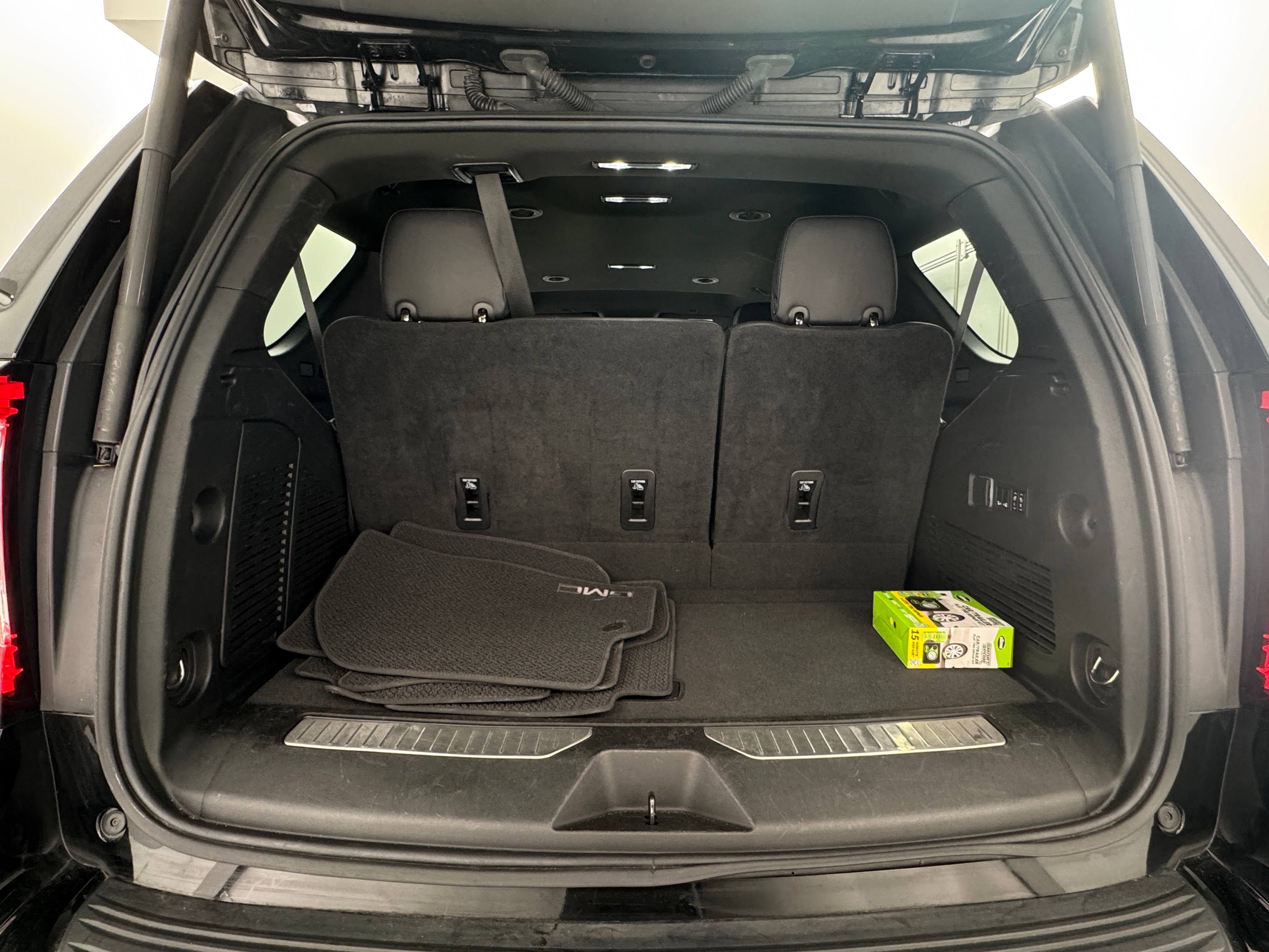2023 GMC Yukon Denali 6