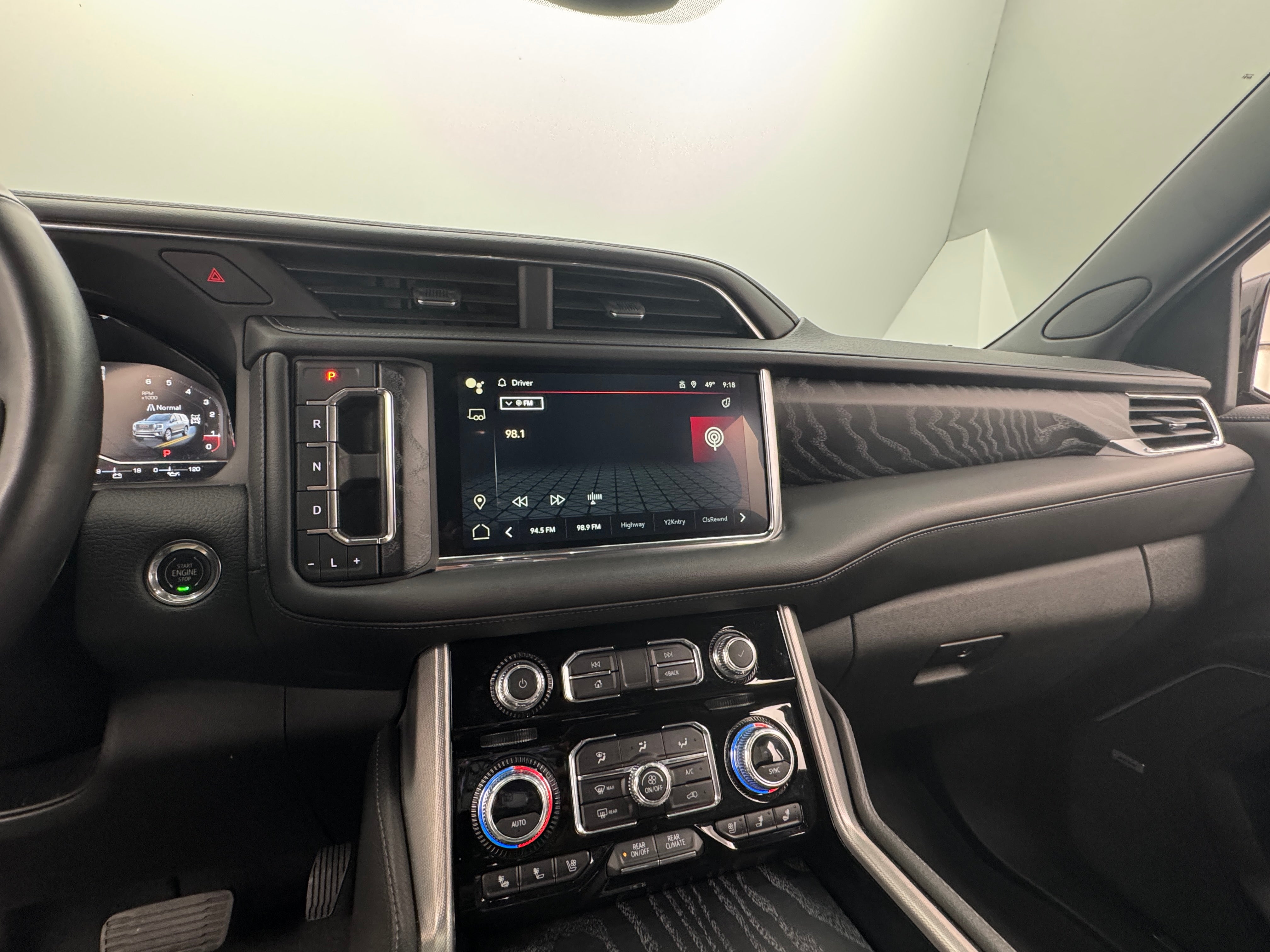 2023 GMC Yukon Denali 3