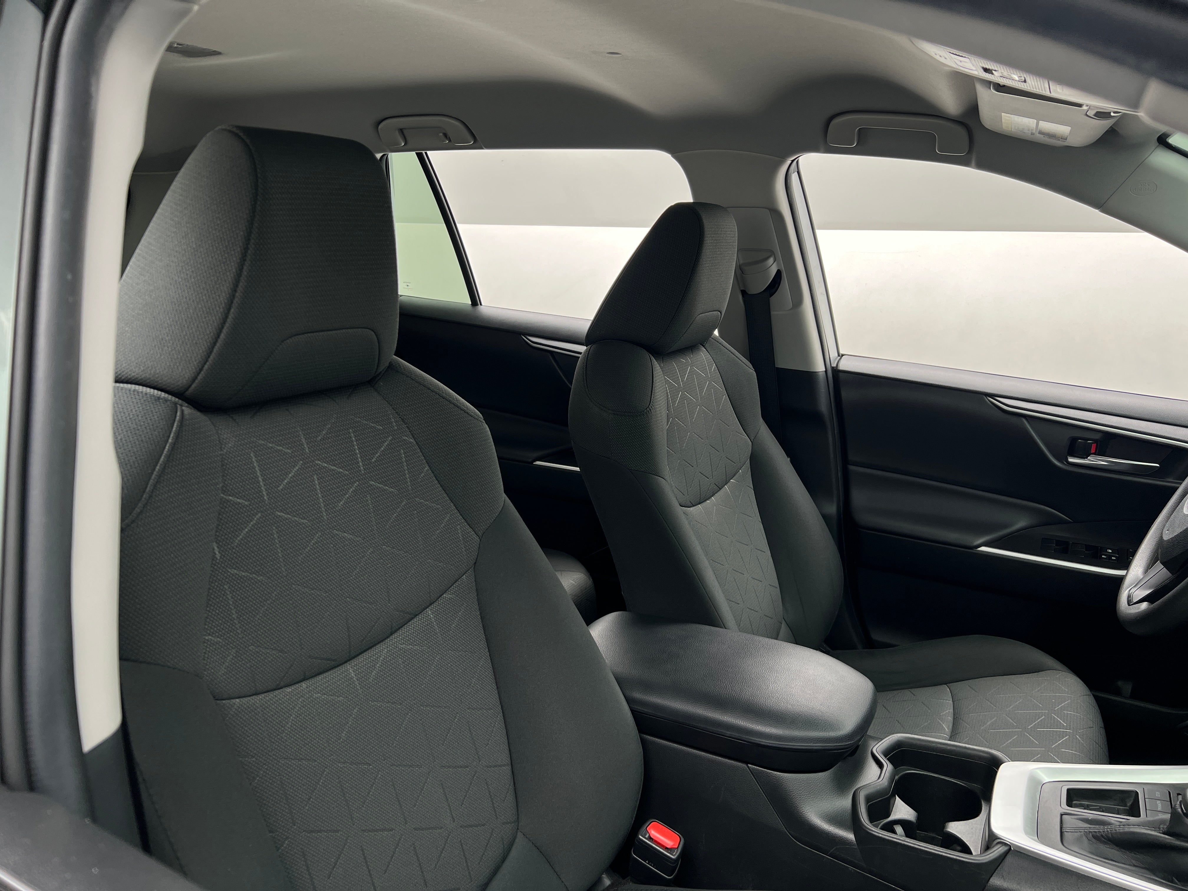 2021 Toyota RAV4 XLE 2