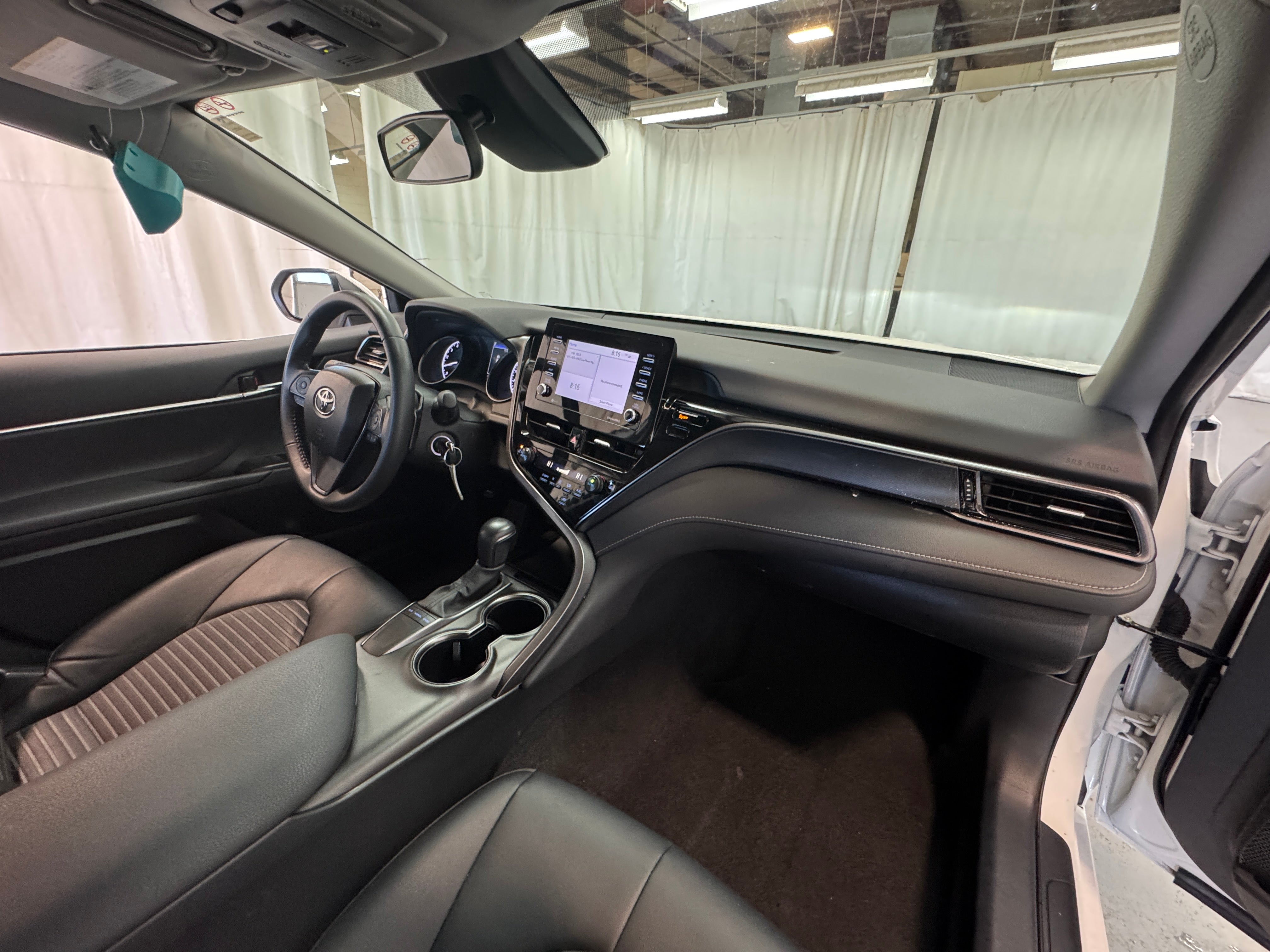 2024 Toyota Camry SE 3