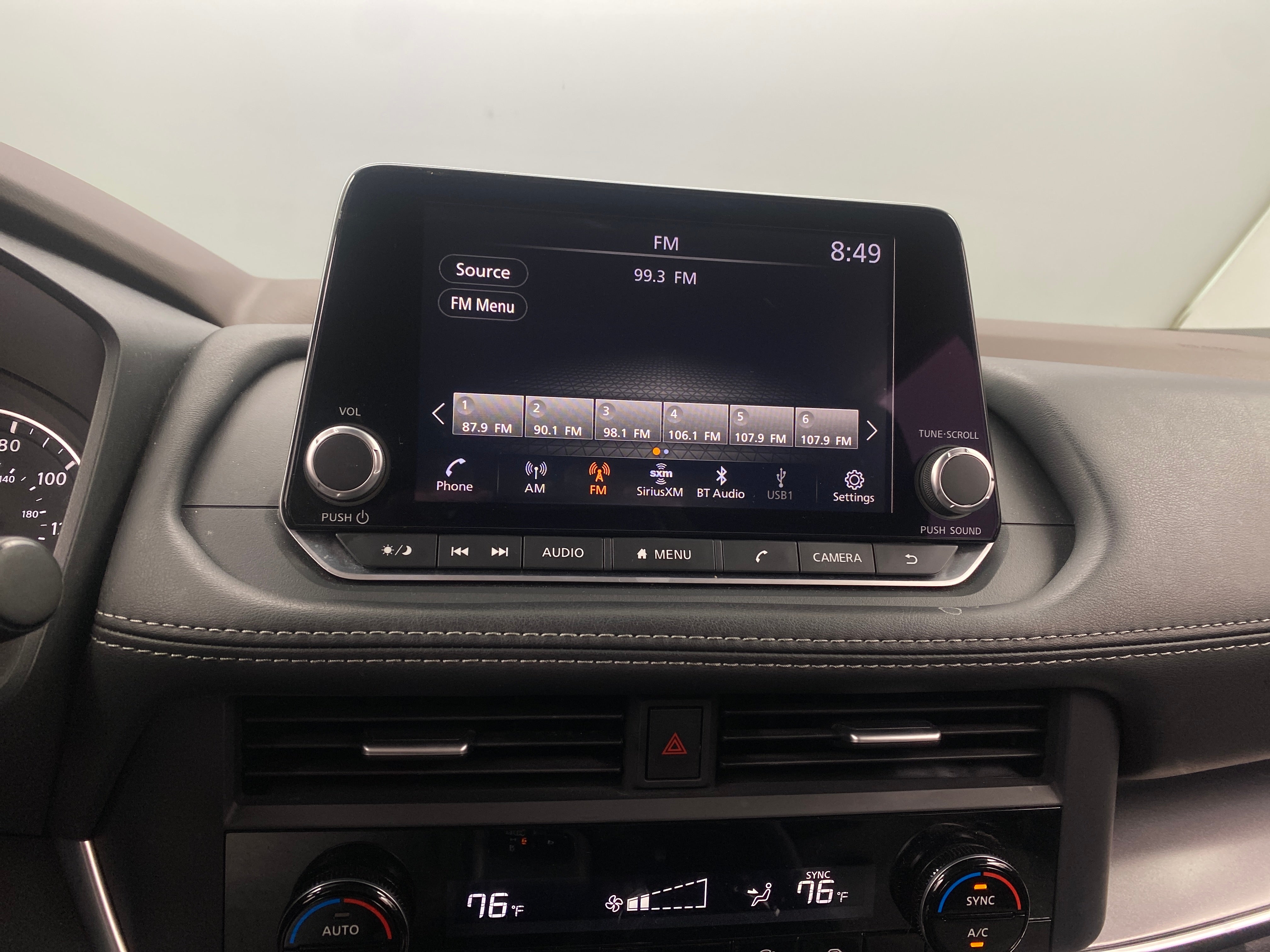 2023 Nissan Rogue SV 3