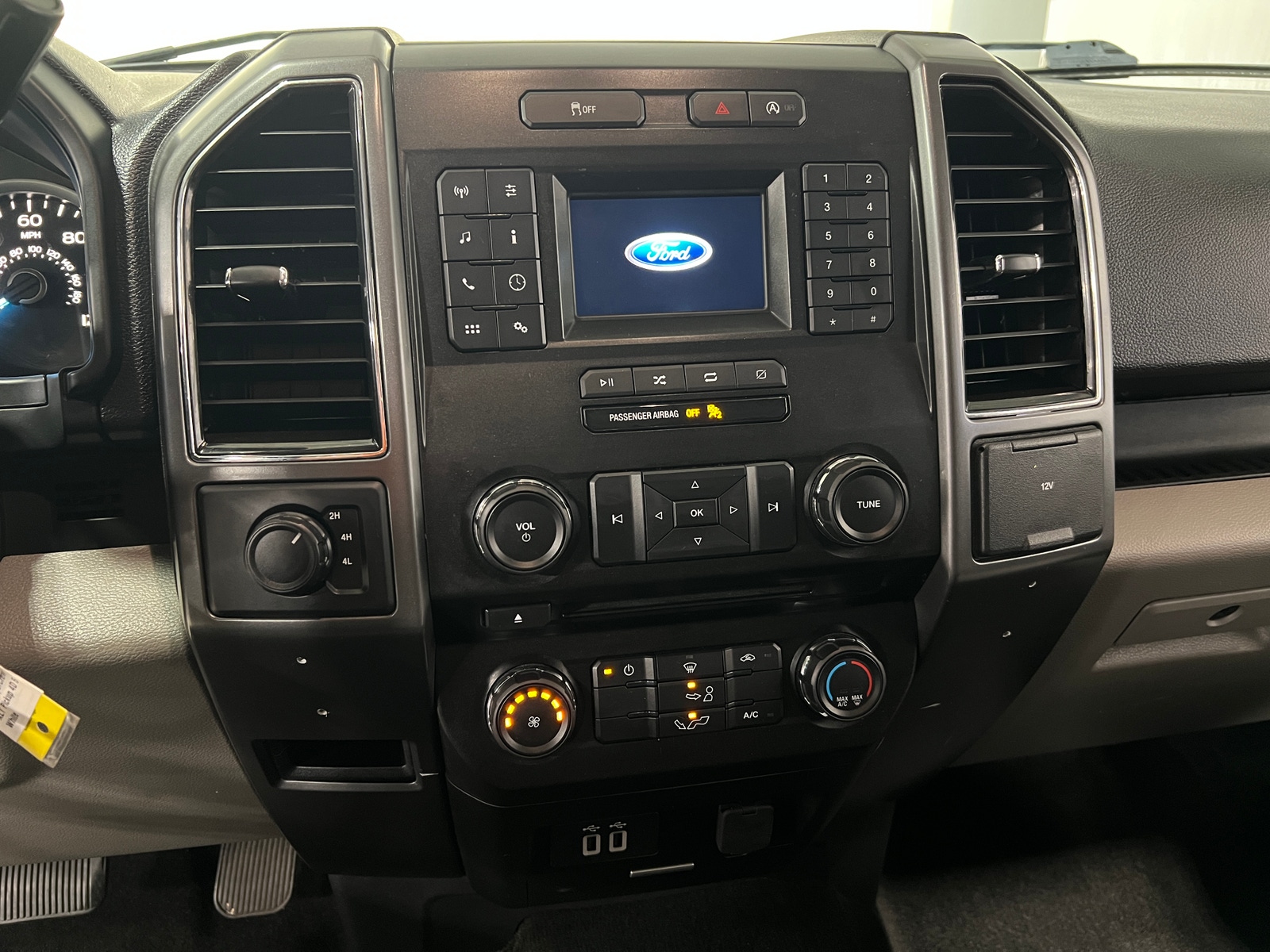 Thumbnail: 2018 Ford Econoline - 4