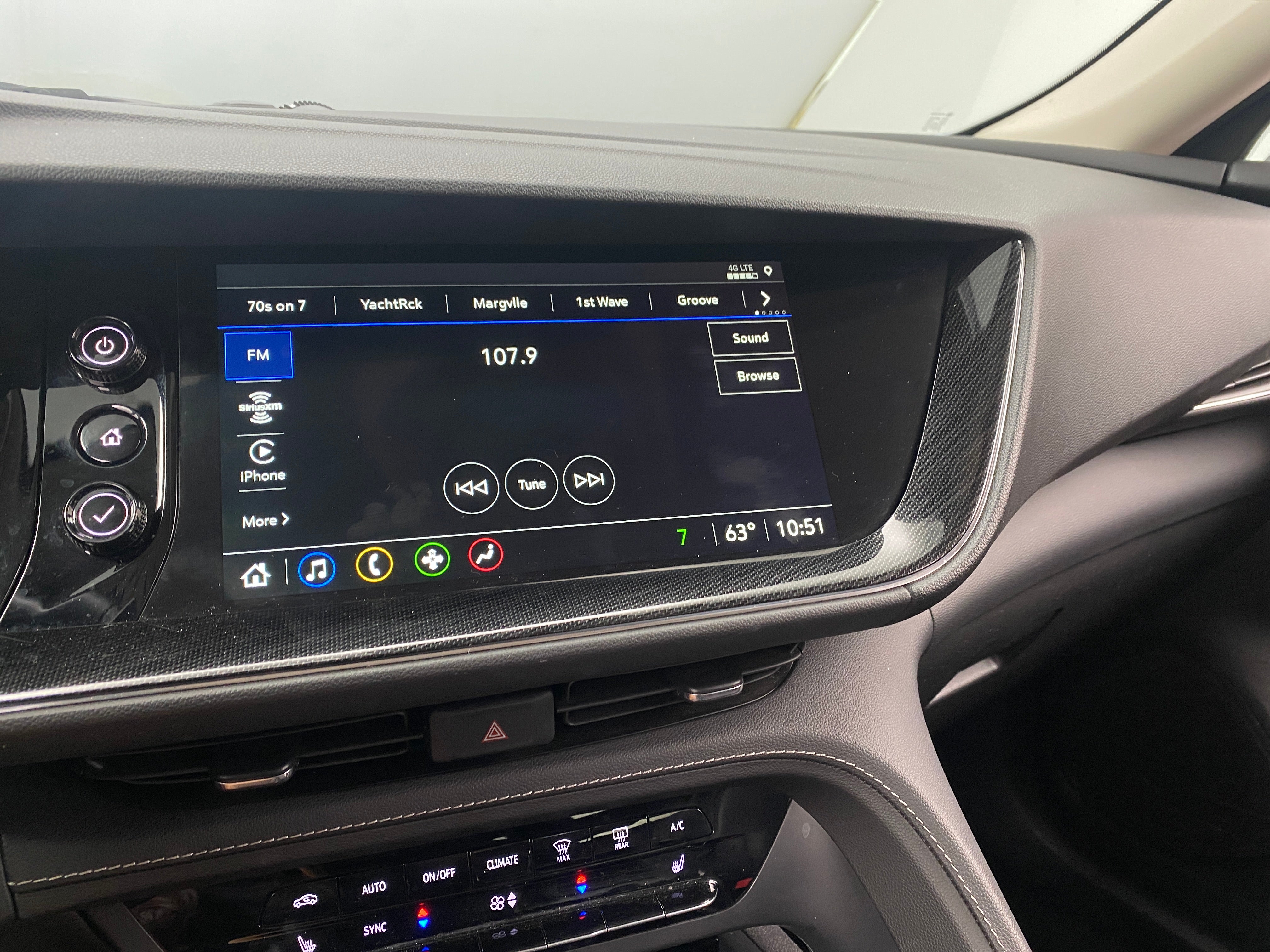 2023 Buick Envision Essence 3