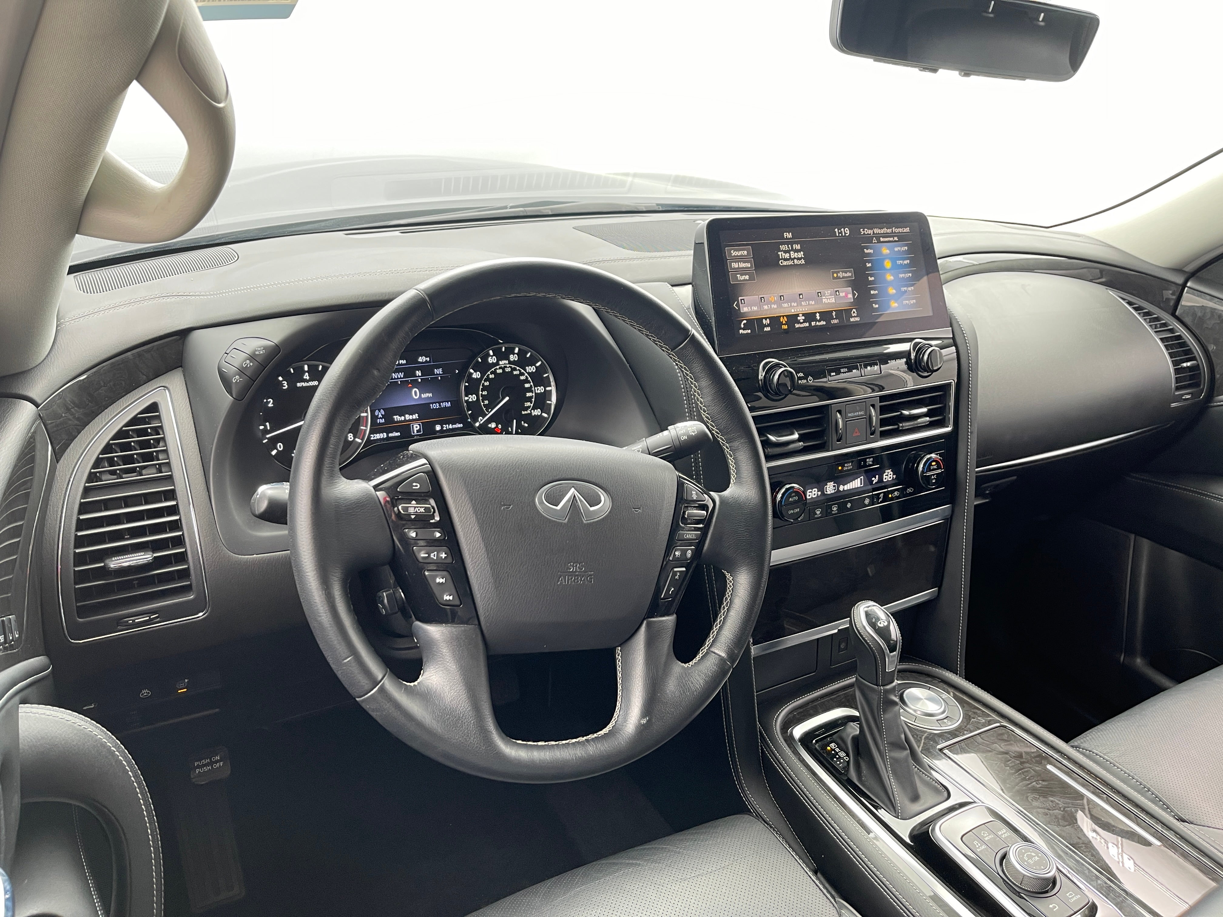 2022 INFINITI QX80 Luxe 2