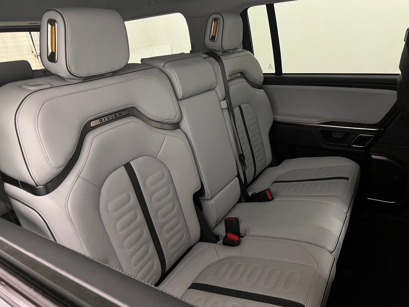 Thumbnail: 2023 Rivian R1S - 5