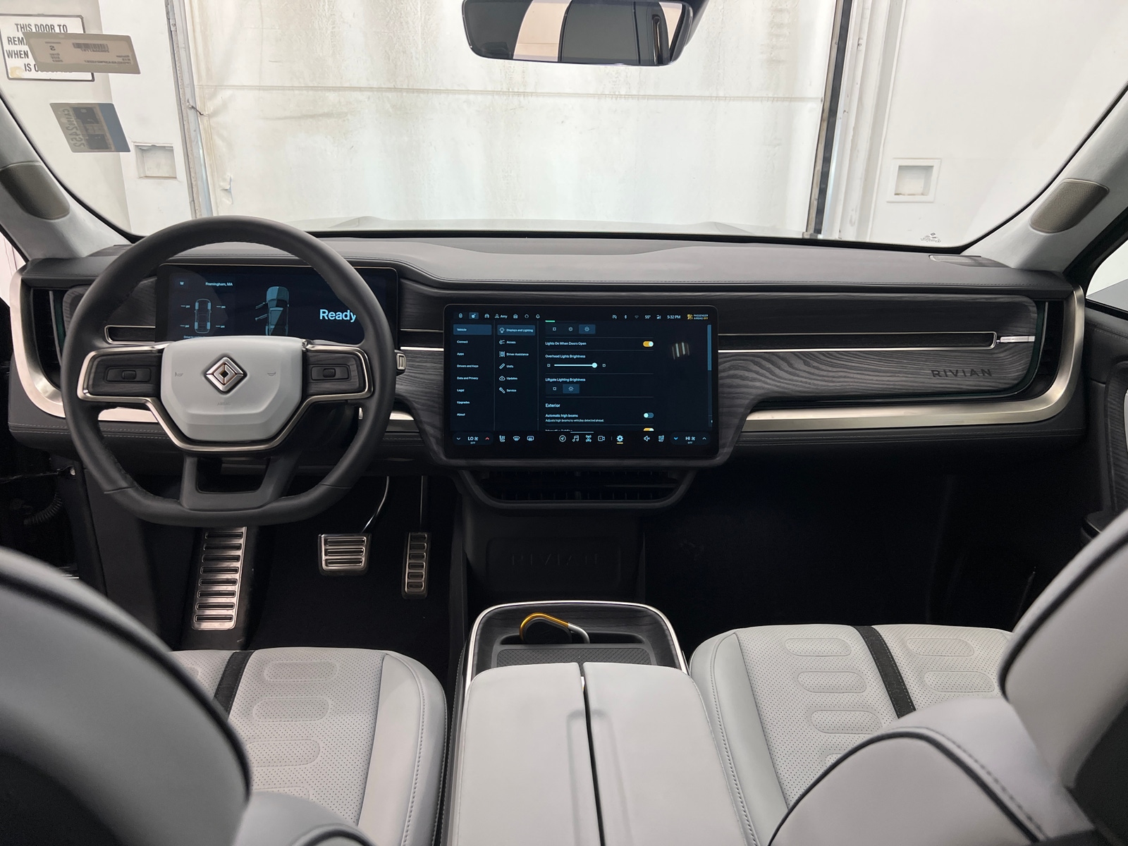Thumbnail: 2023 Rivian R1S - 2