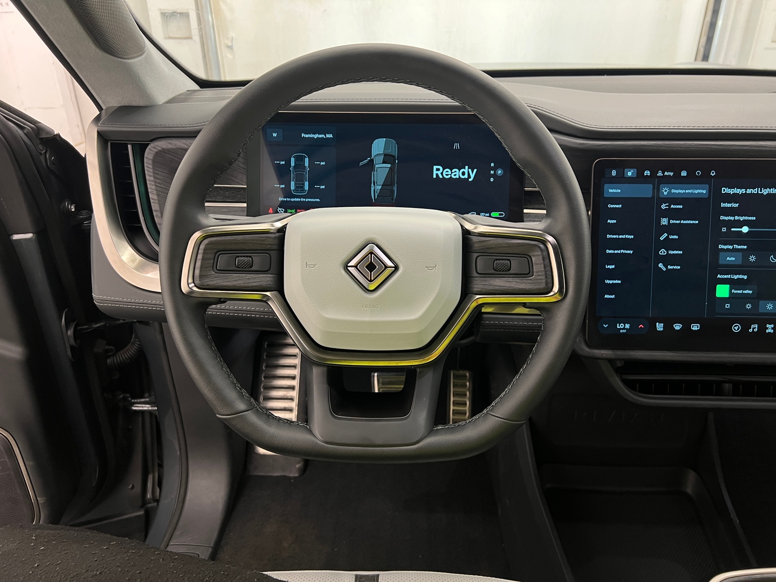 Thumbnail: 2023 Rivian R1S - 4