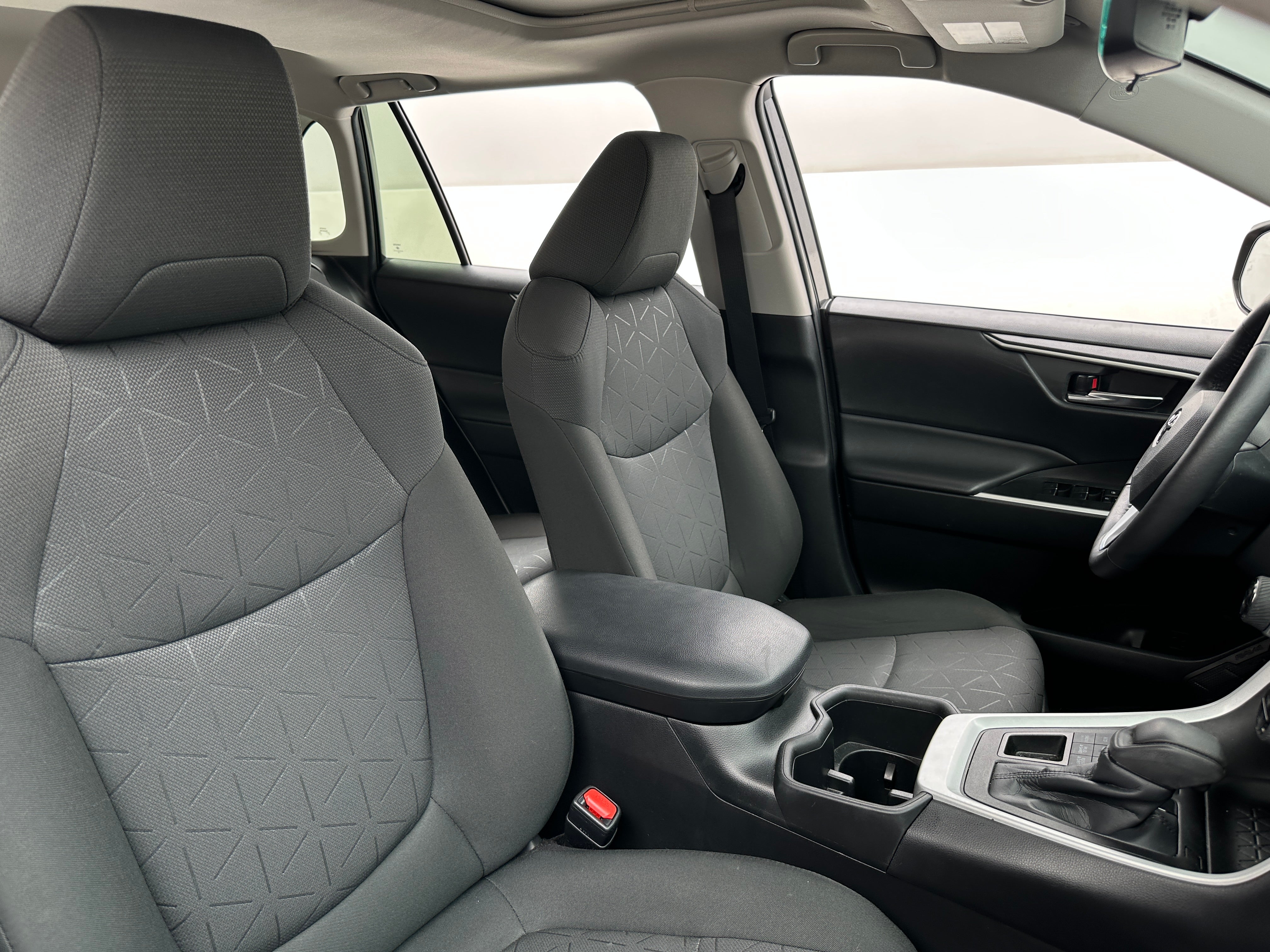 2023 Toyota RAV4 XLE 2