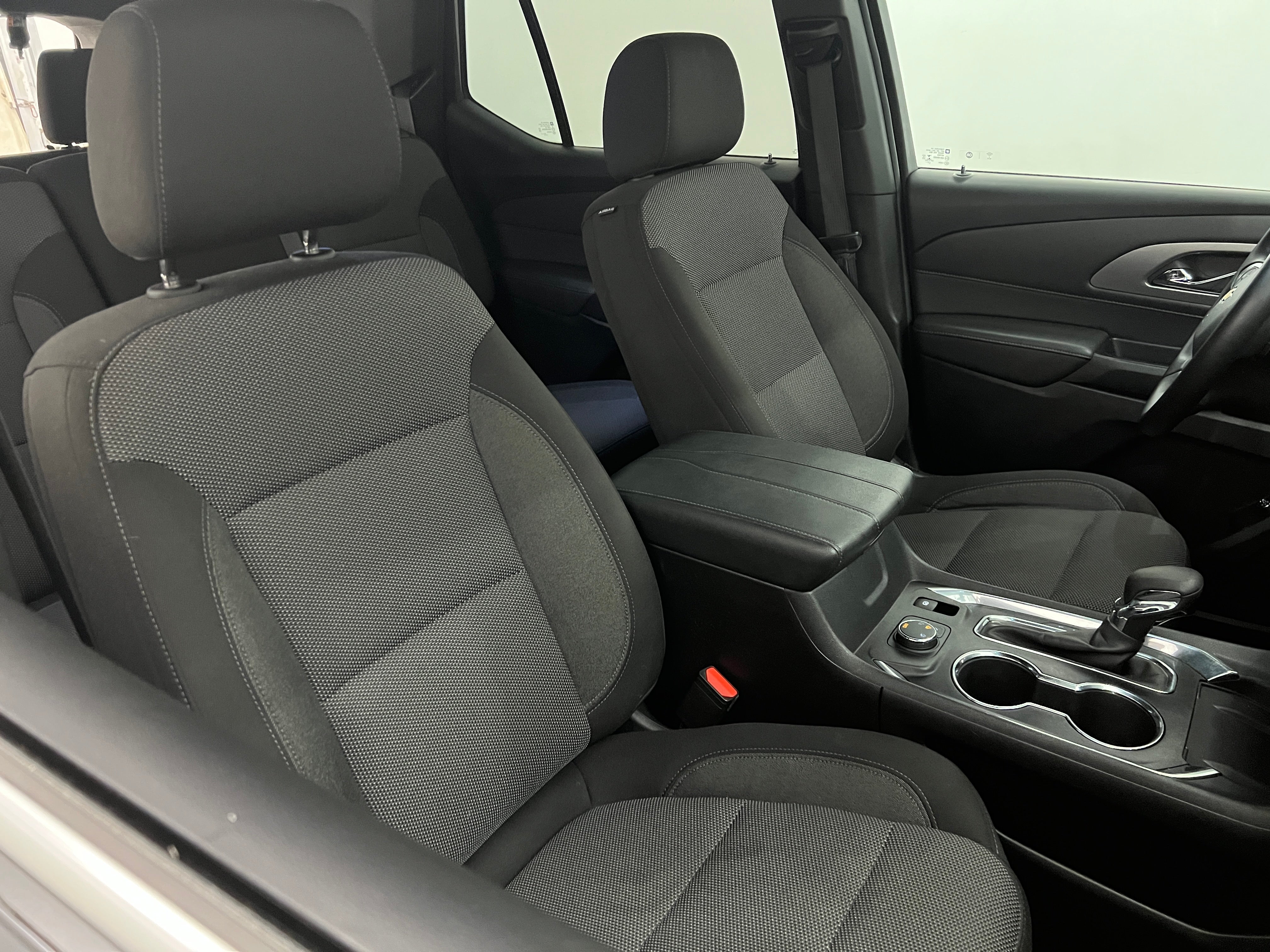 2023 Chevrolet Traverse LT 2