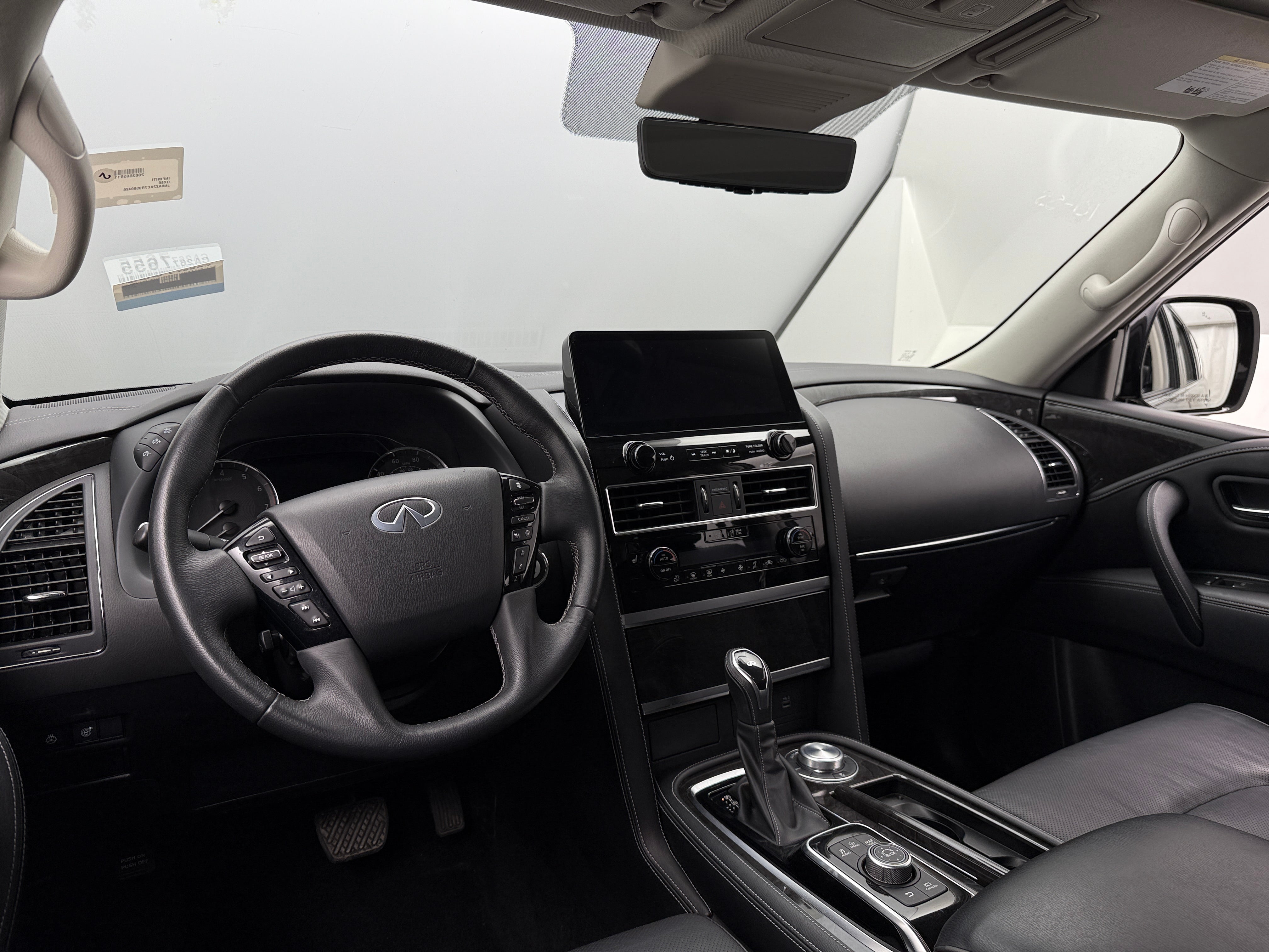 2024 INFINITI QX80 Luxe 2