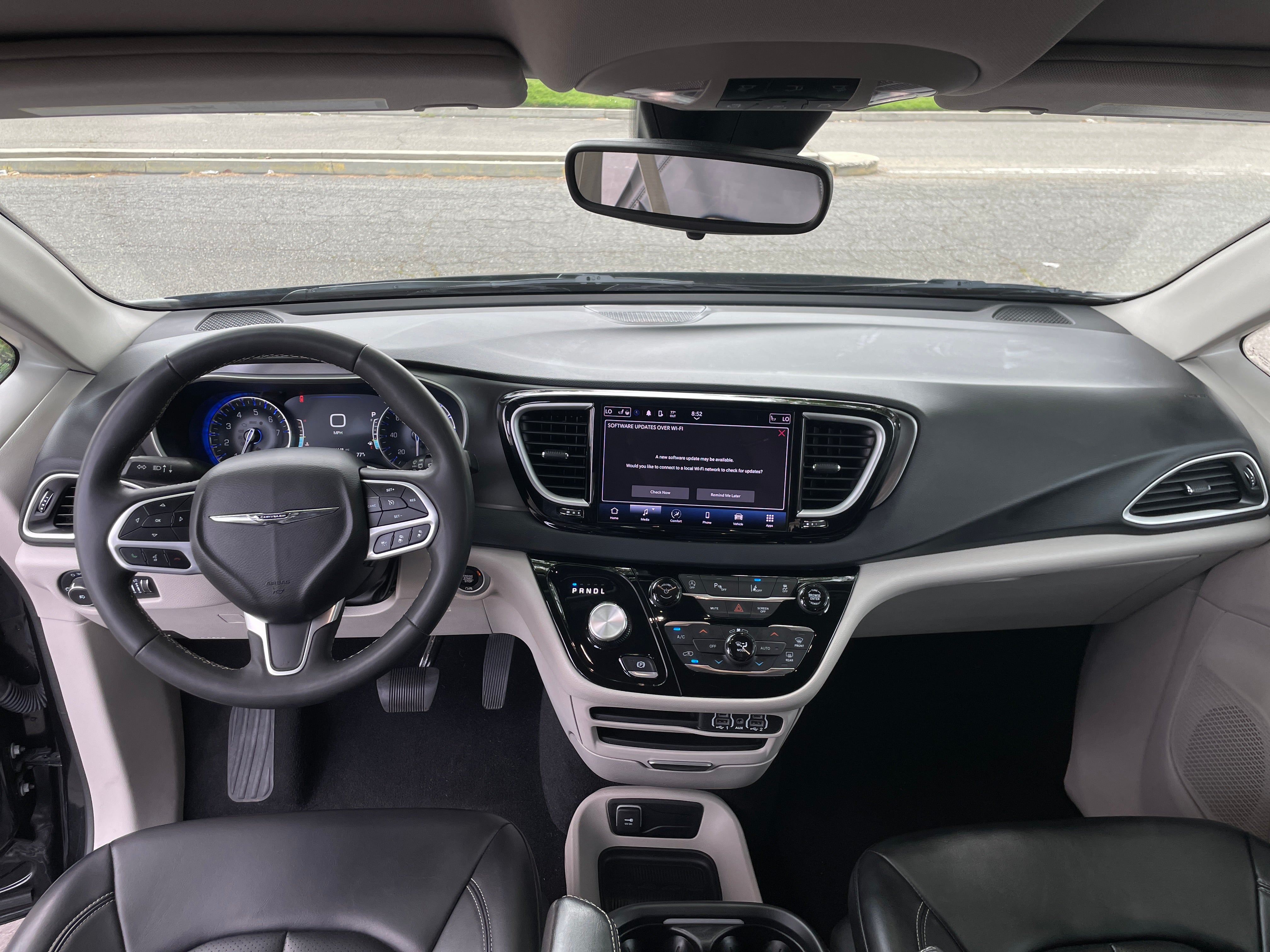 2023 Chrysler Pacifica Touring L 3