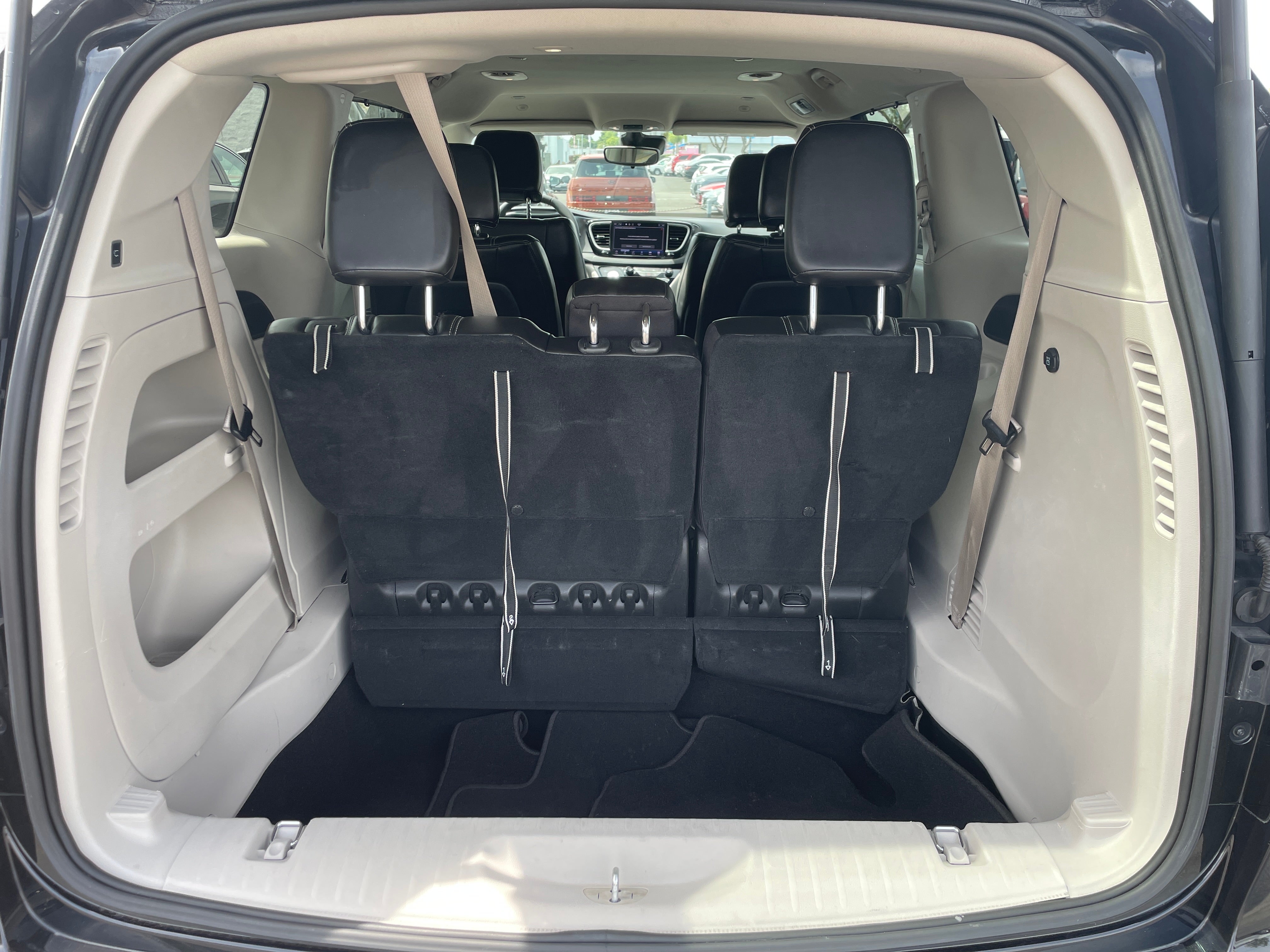 2023 Chrysler Pacifica Touring L 6