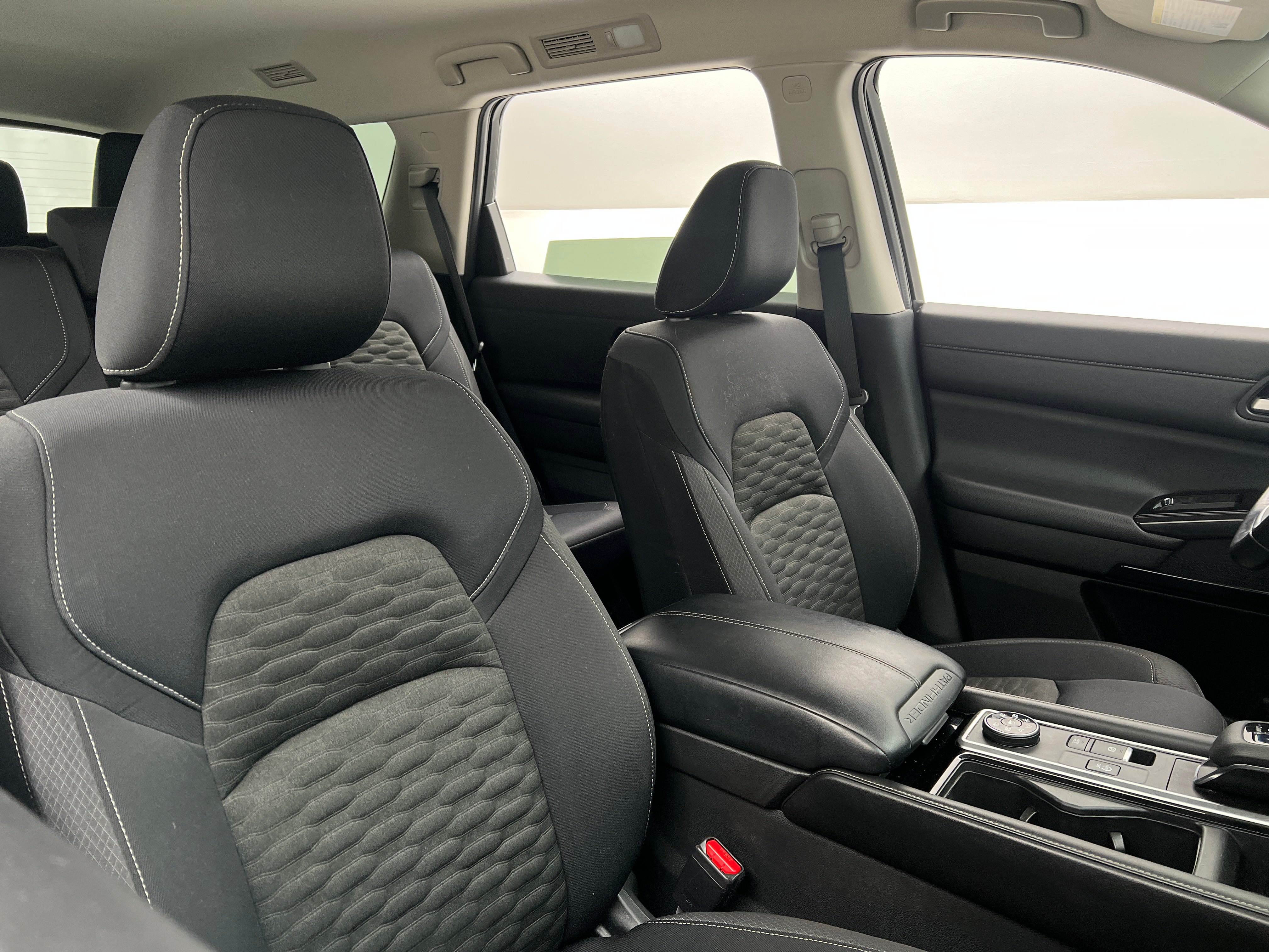 2022 Nissan Pathfinder SV 2