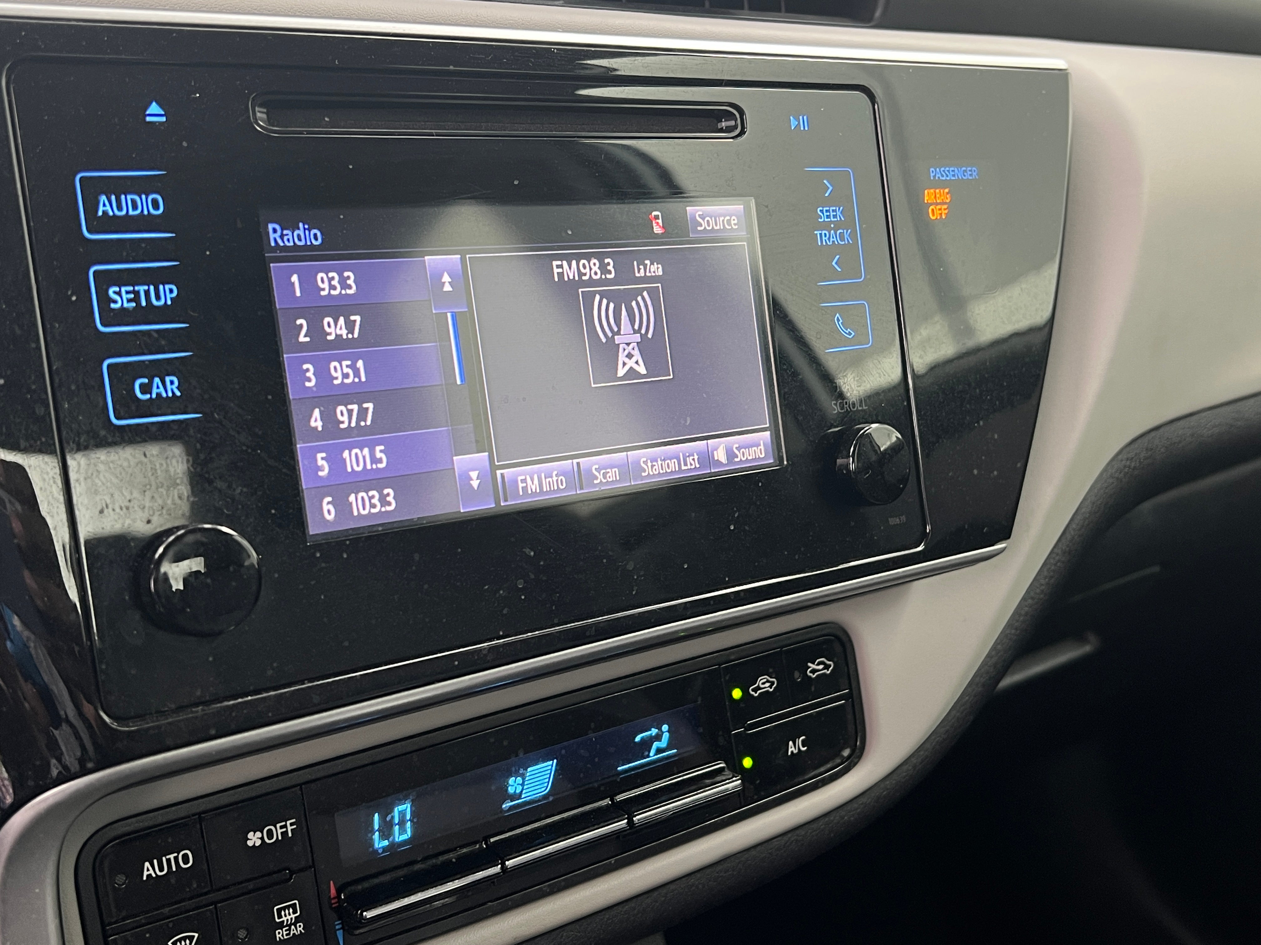 2019 Toyota Corolla LE 4