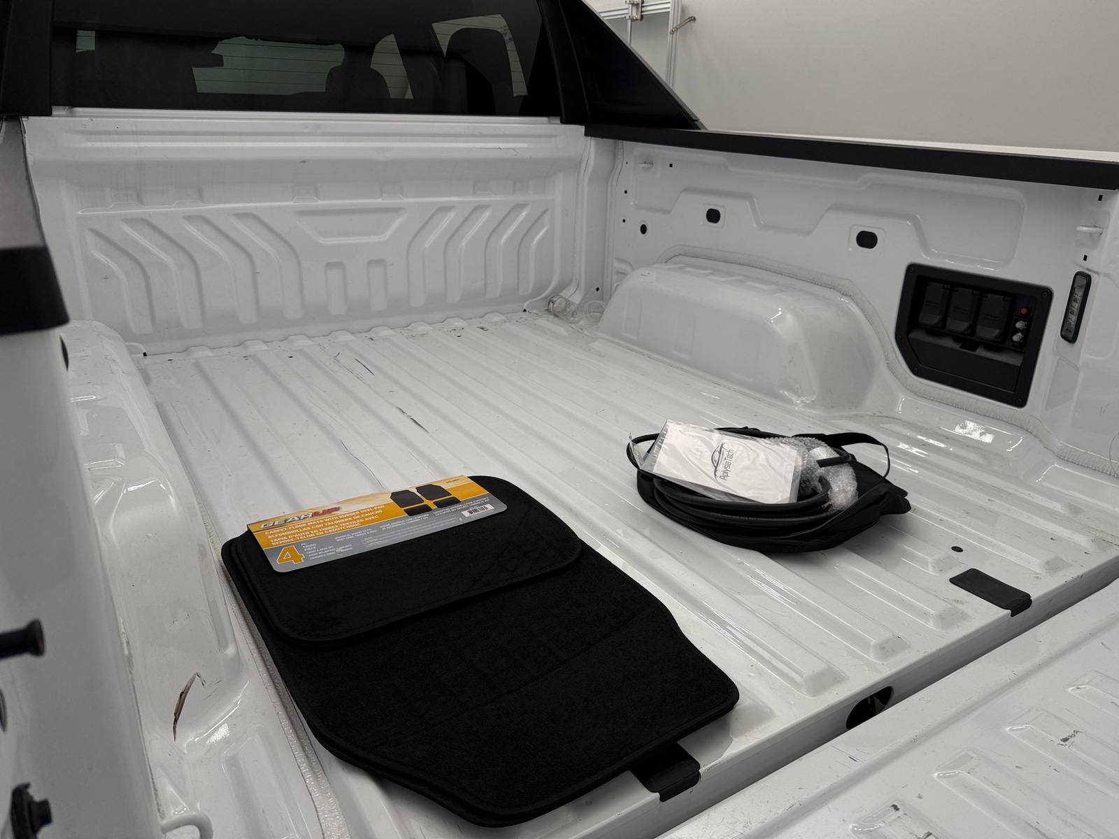 Thumbnail: 2024 Chevrolet Silverado EV - 7