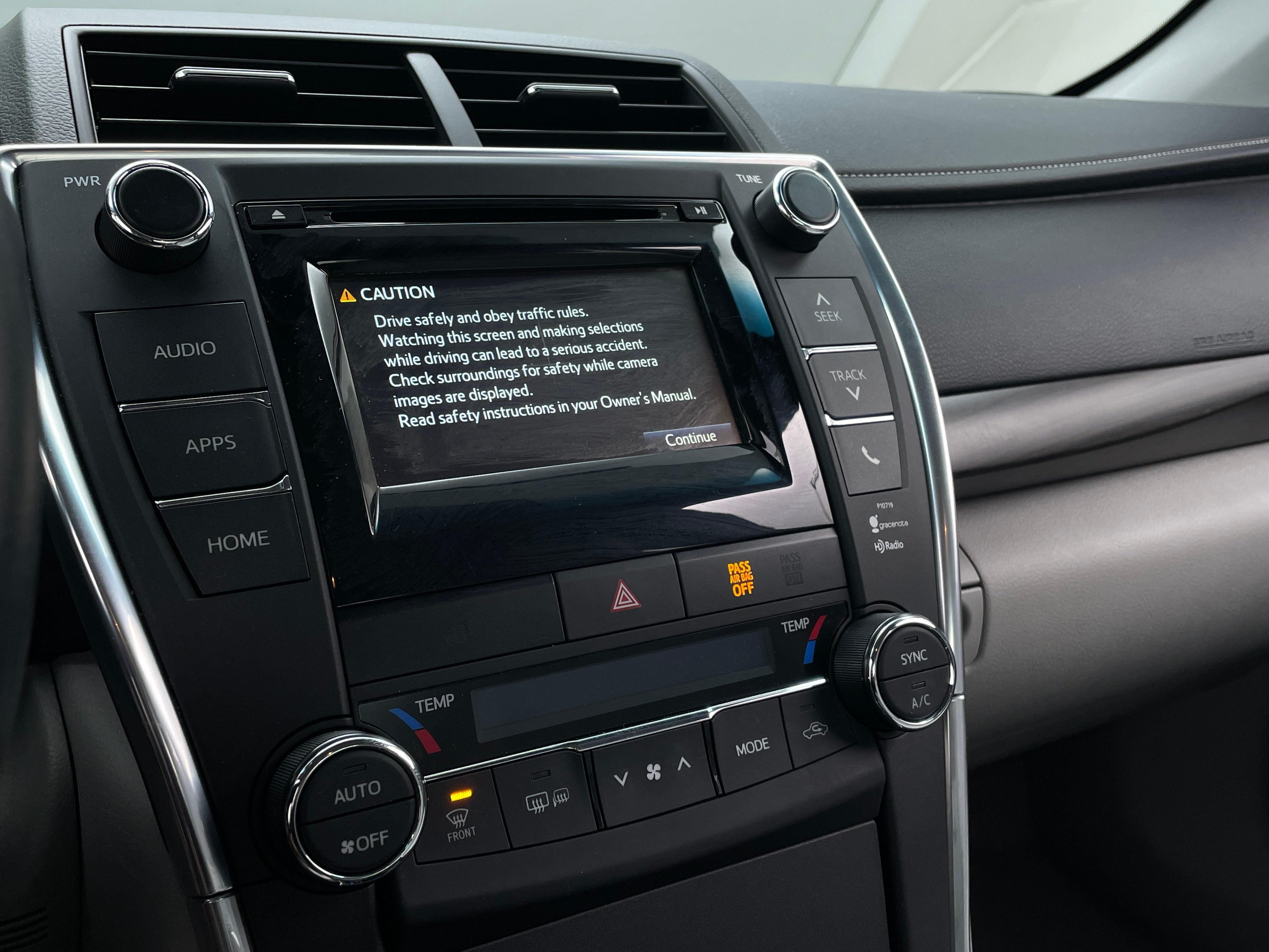 2015 Toyota Camry XLE 4