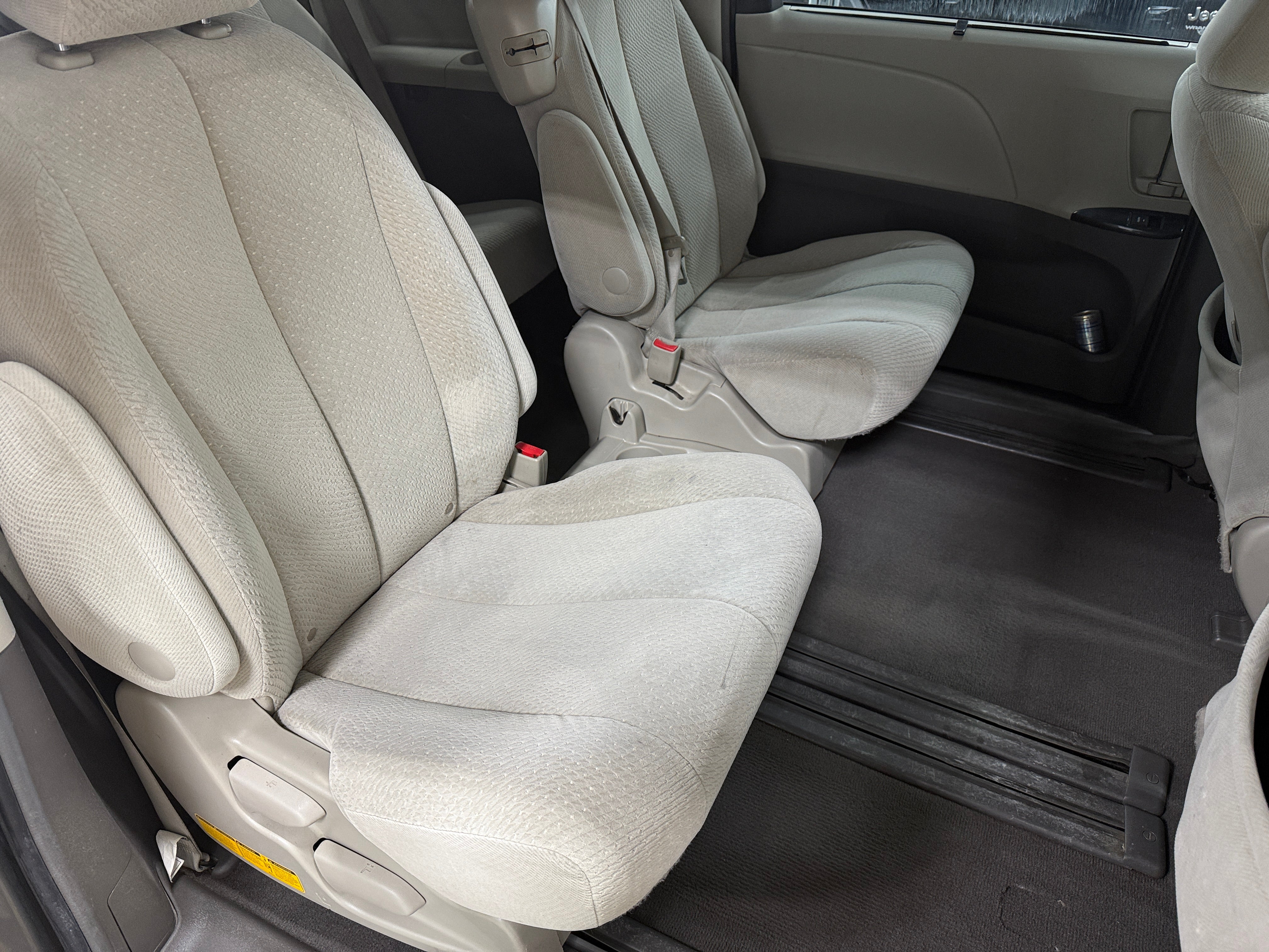2011 Toyota Sienna LE 6