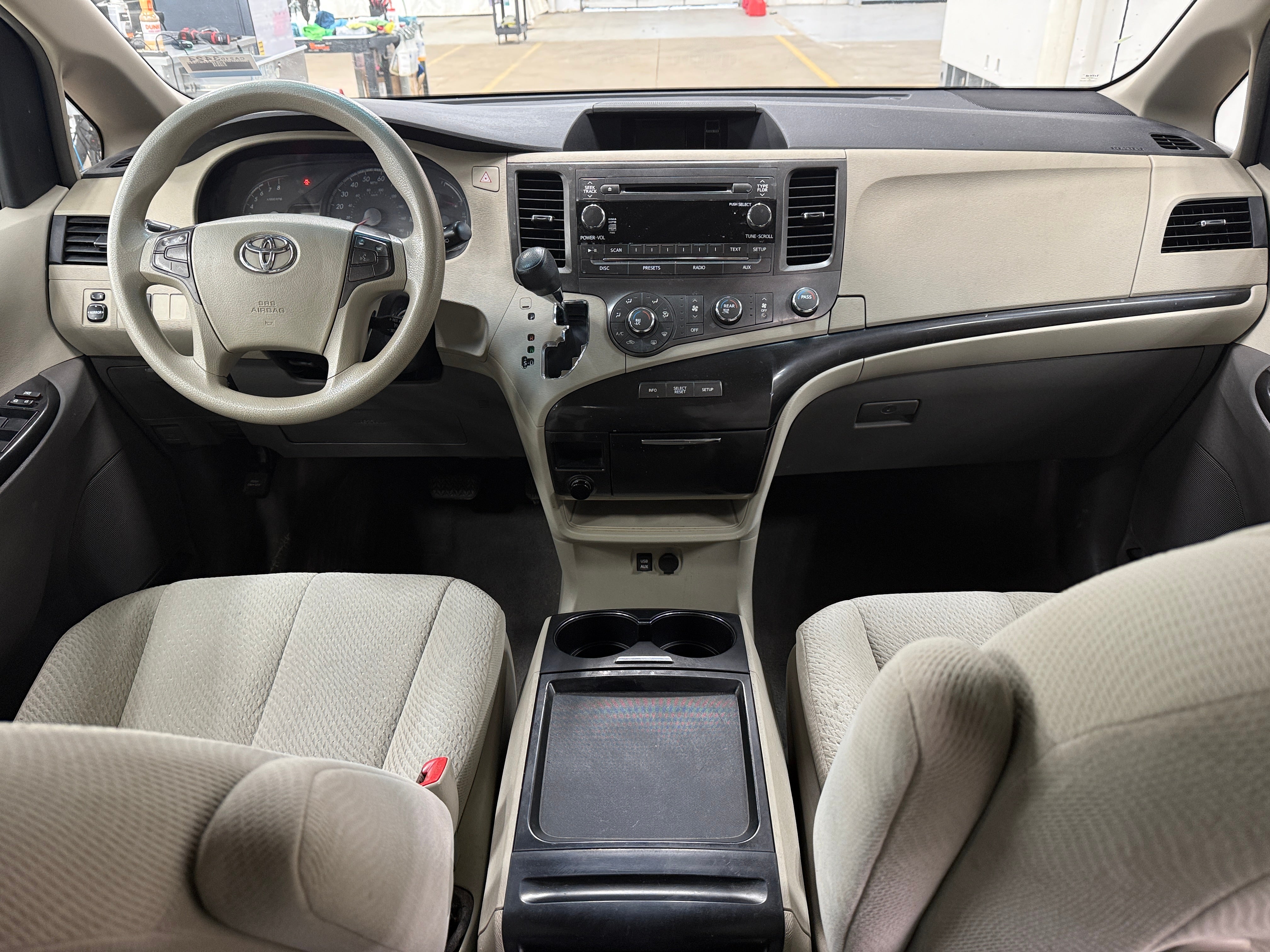 2011 Toyota Sienna LE 3