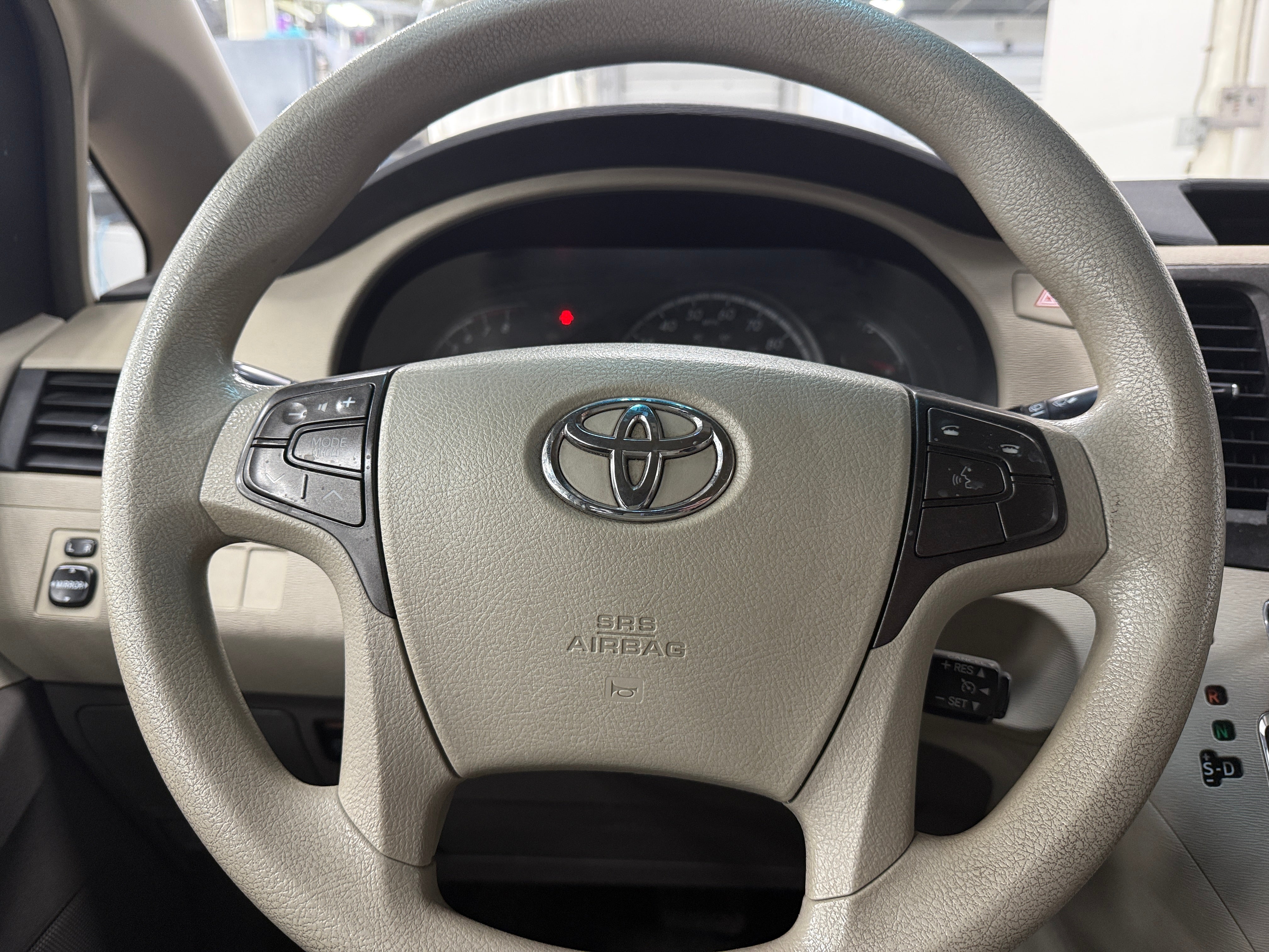 2011 Toyota Sienna LE 5