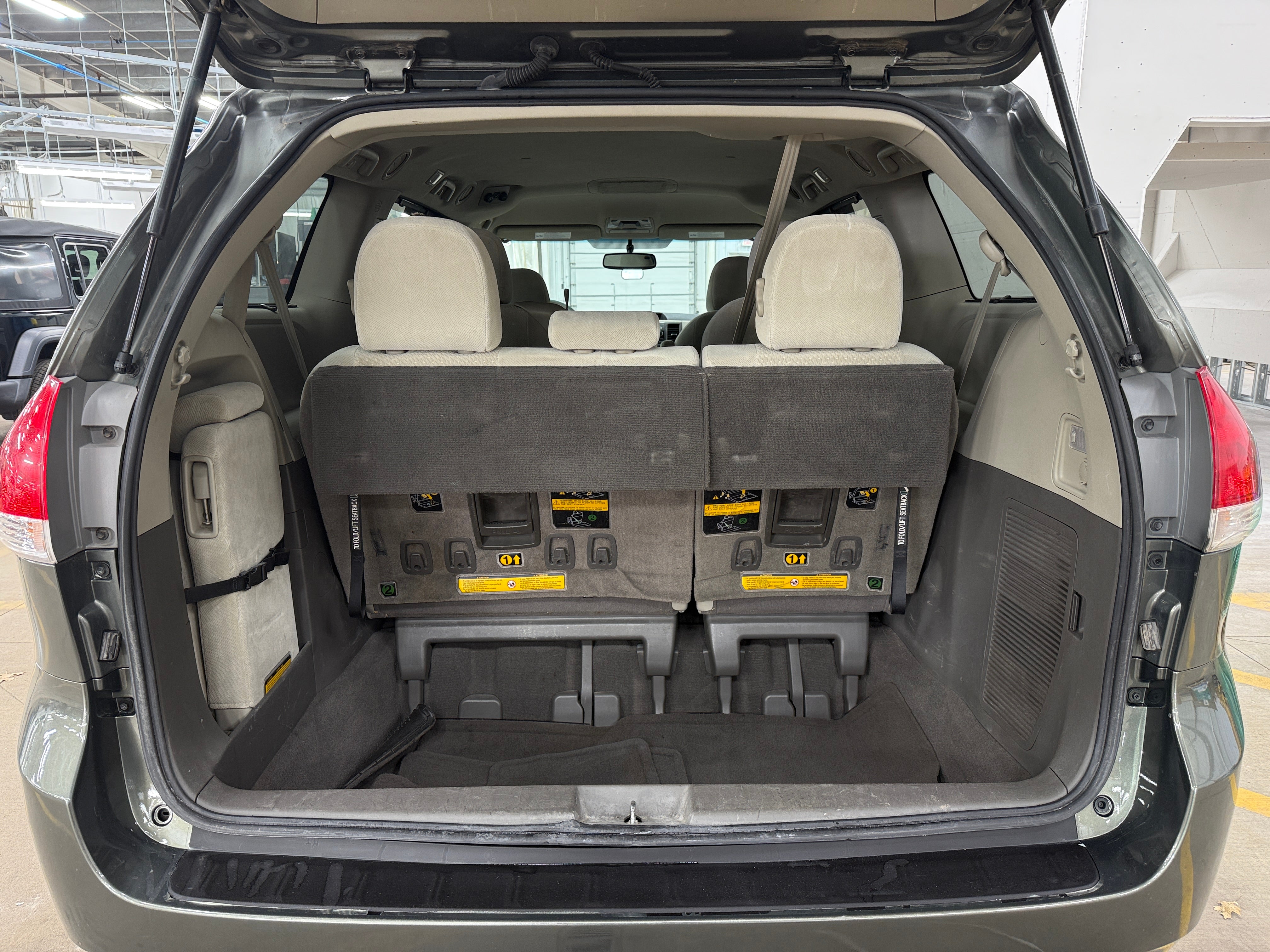 2011 Toyota Sienna LE 7