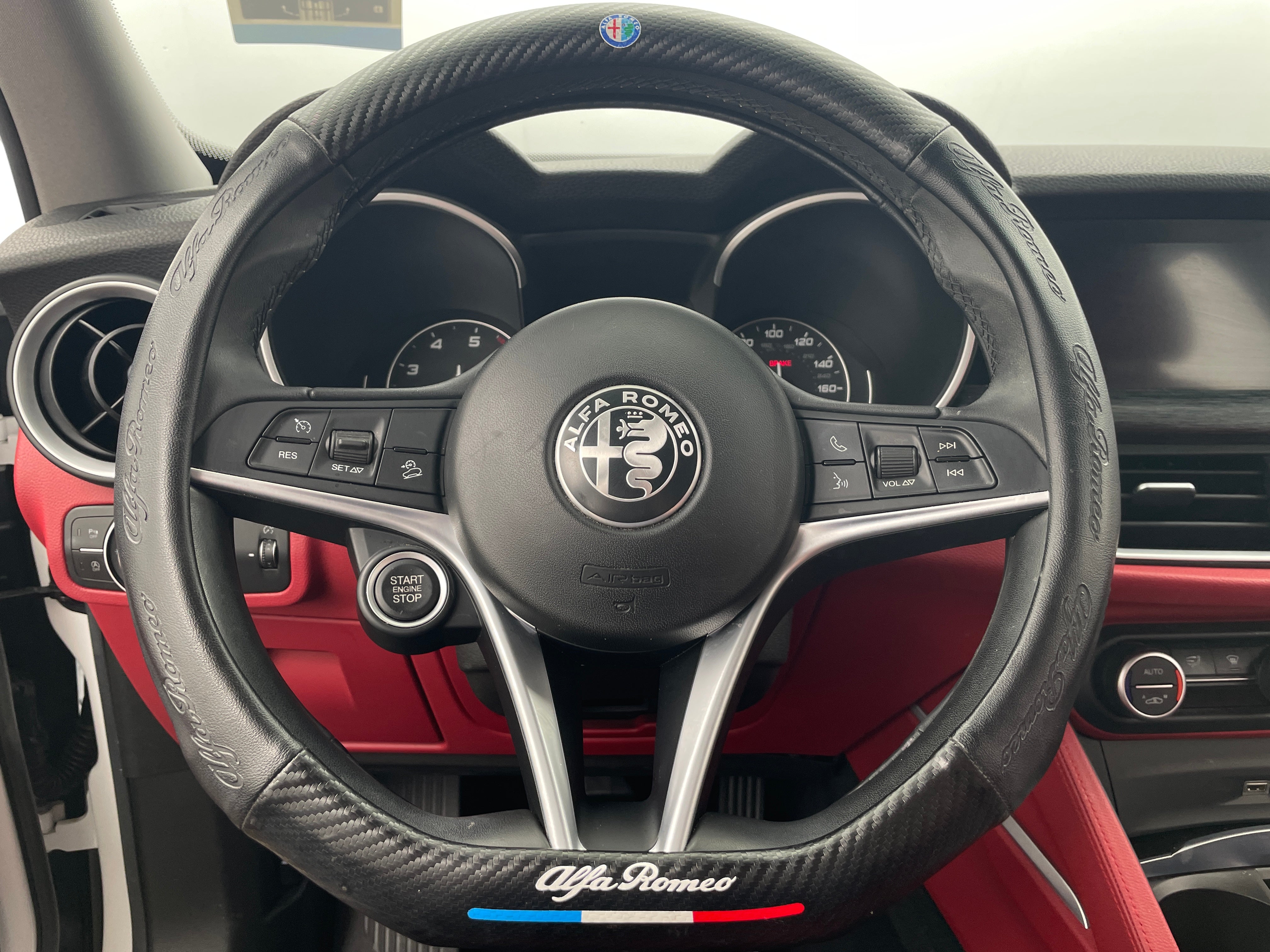 2019 Alfa Romeo Stelvio Base 4