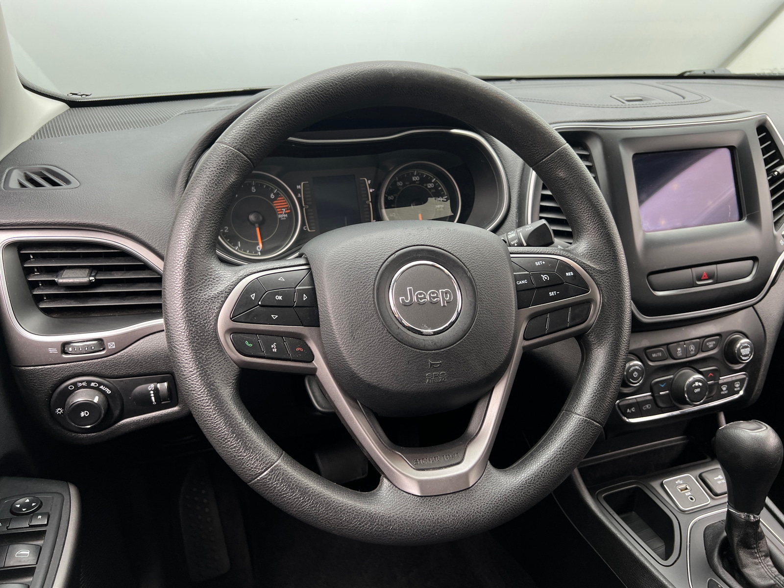 Thumbnail: 2019 Jeep Cherokee - 5