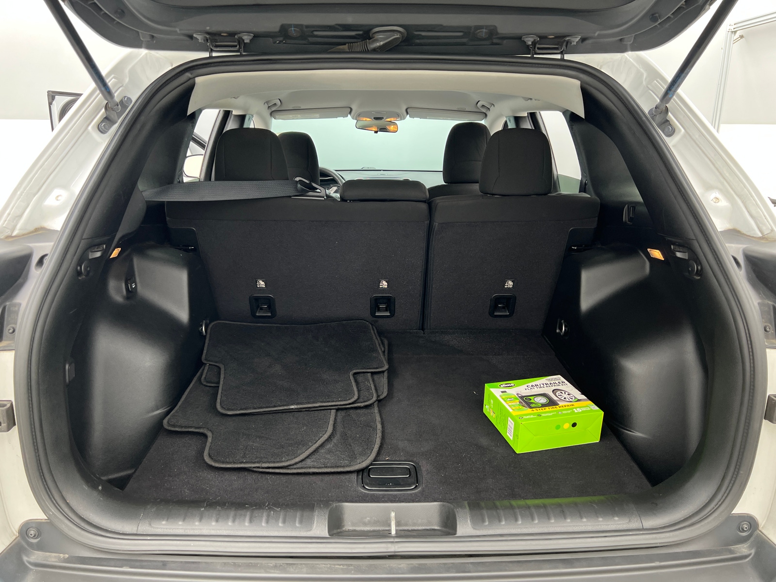 Thumbnail: 2019 Jeep Cherokee - 7