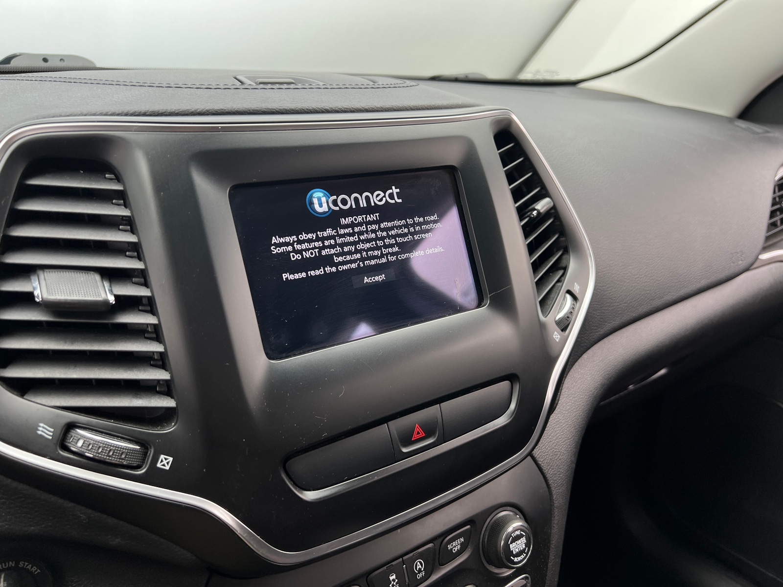 Thumbnail: 2019 Jeep Cherokee - 4