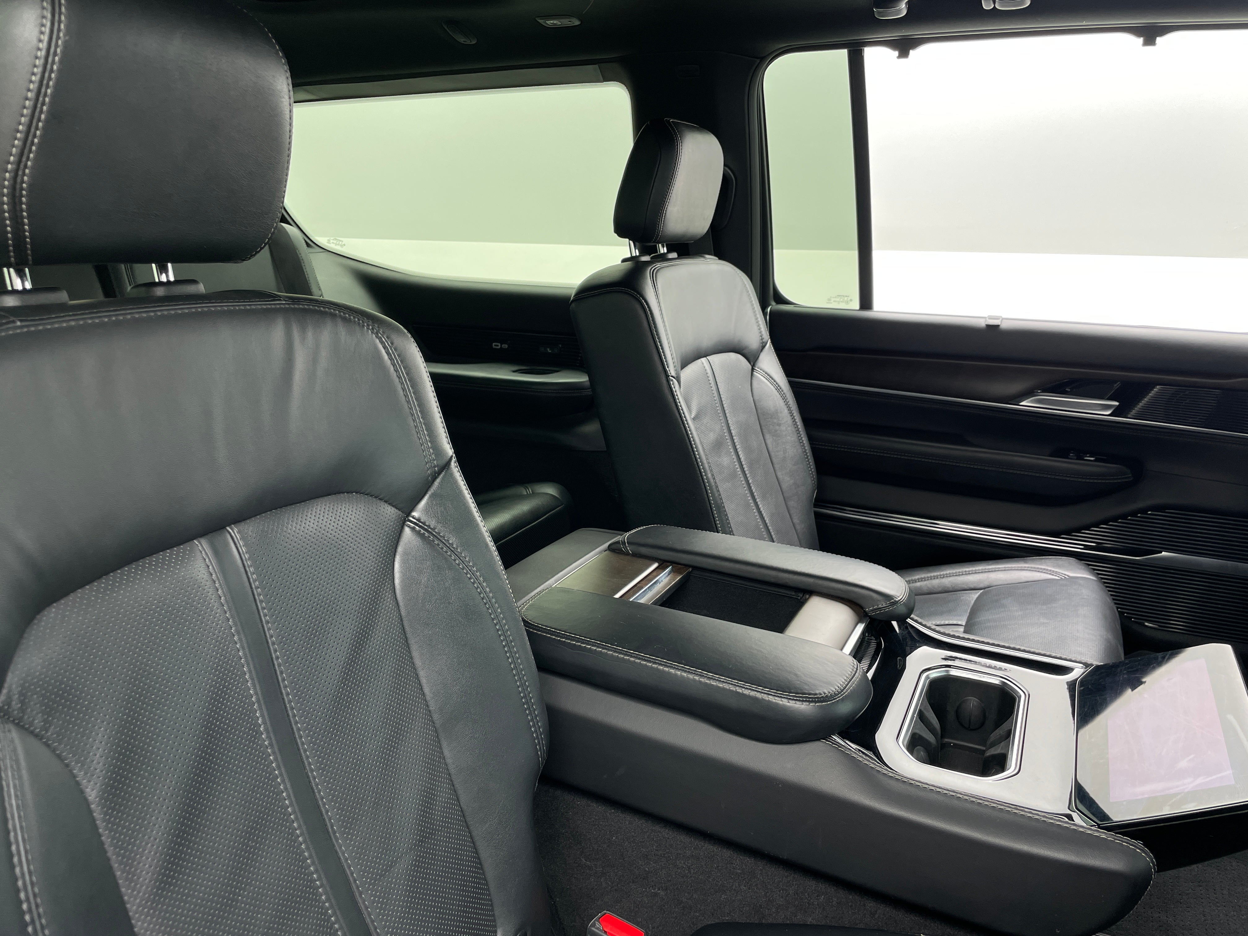 2023 Jeep Grand Wagoneer  5