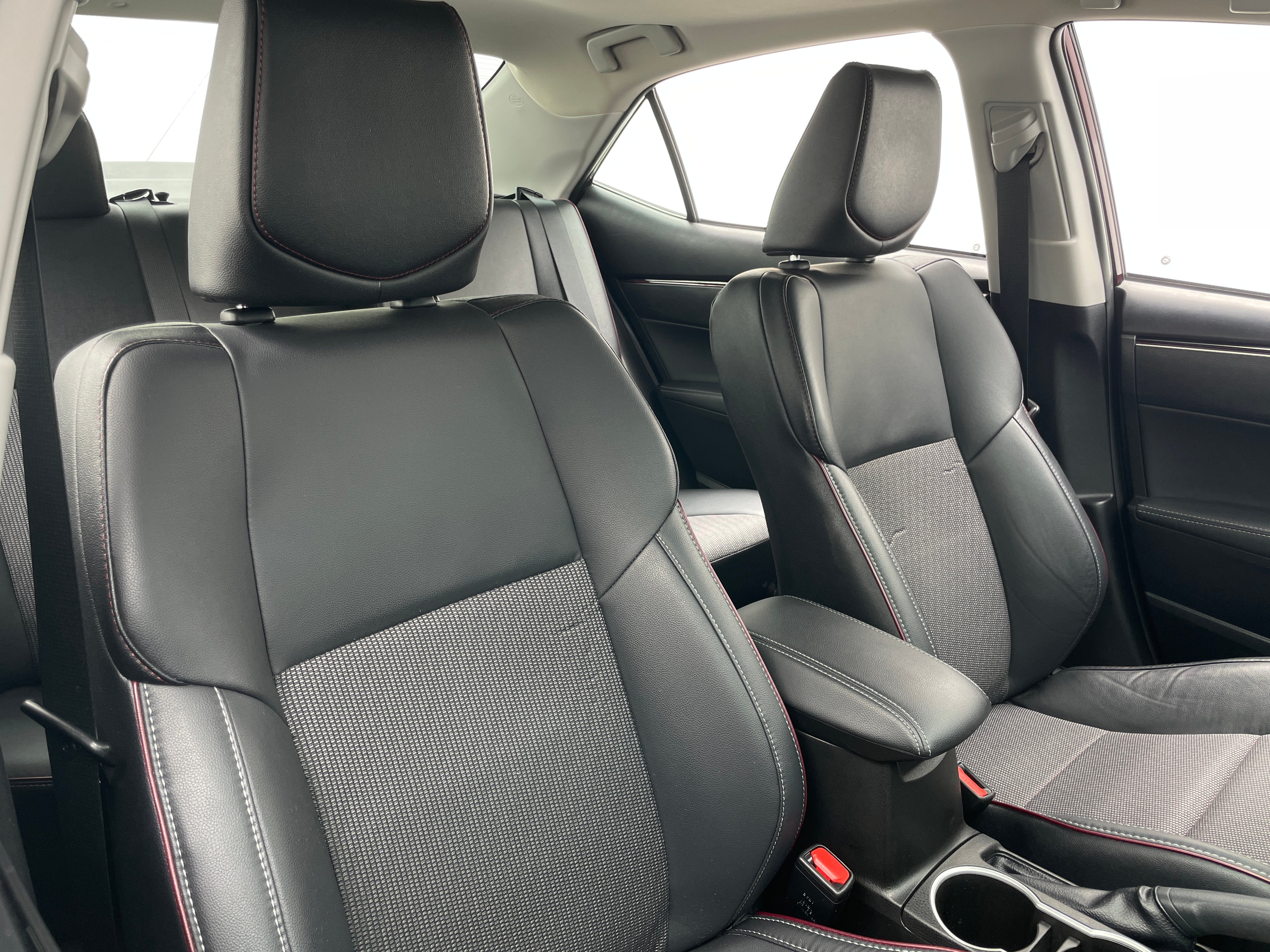 2017 Toyota Corolla SE 2