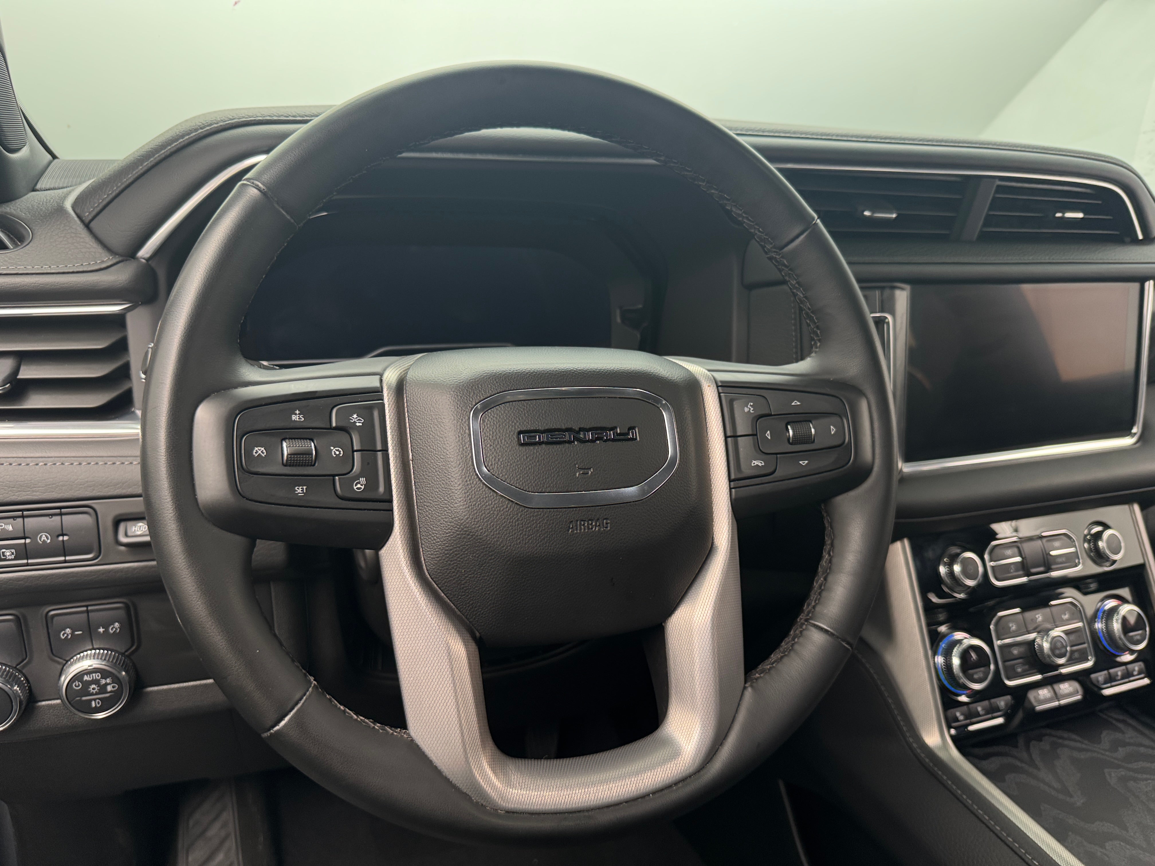 2023 GMC Yukon Denali 4